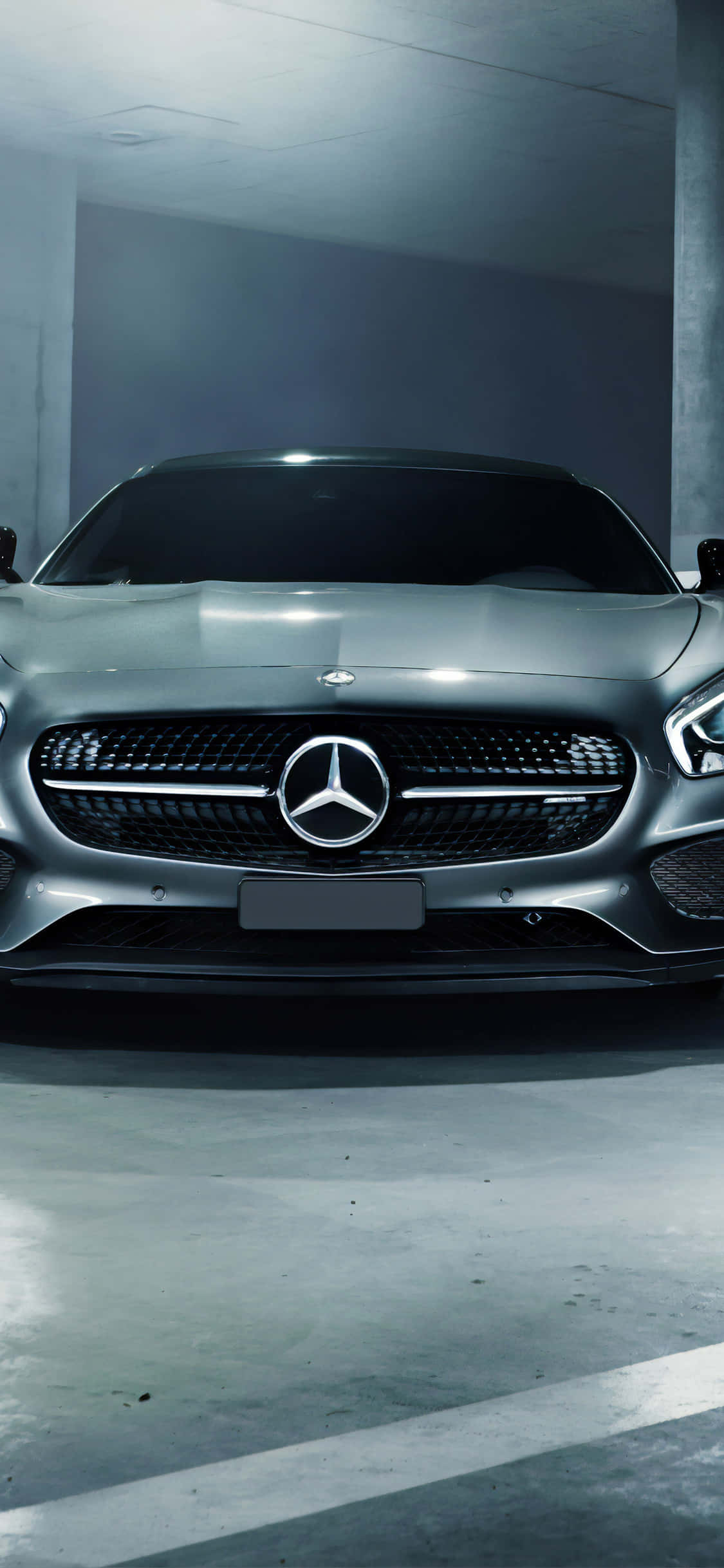 Fondo Plateado para iPhone Xs Mercedes Amg en Estacionamiento Fondos de pantalla