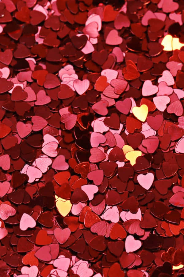 Fondo rojo estético con confeti en forma de corazón Fondos de pantalla
