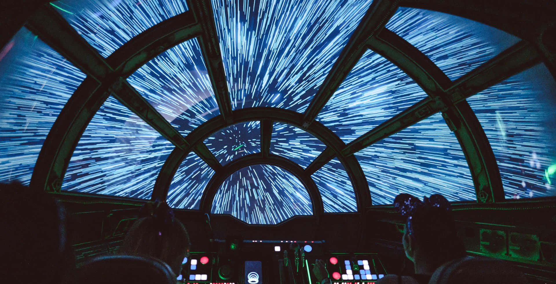 Fondo Zoom de Star Wars: El Halcón Milenario viajando por el espacio Fondos de pantalla