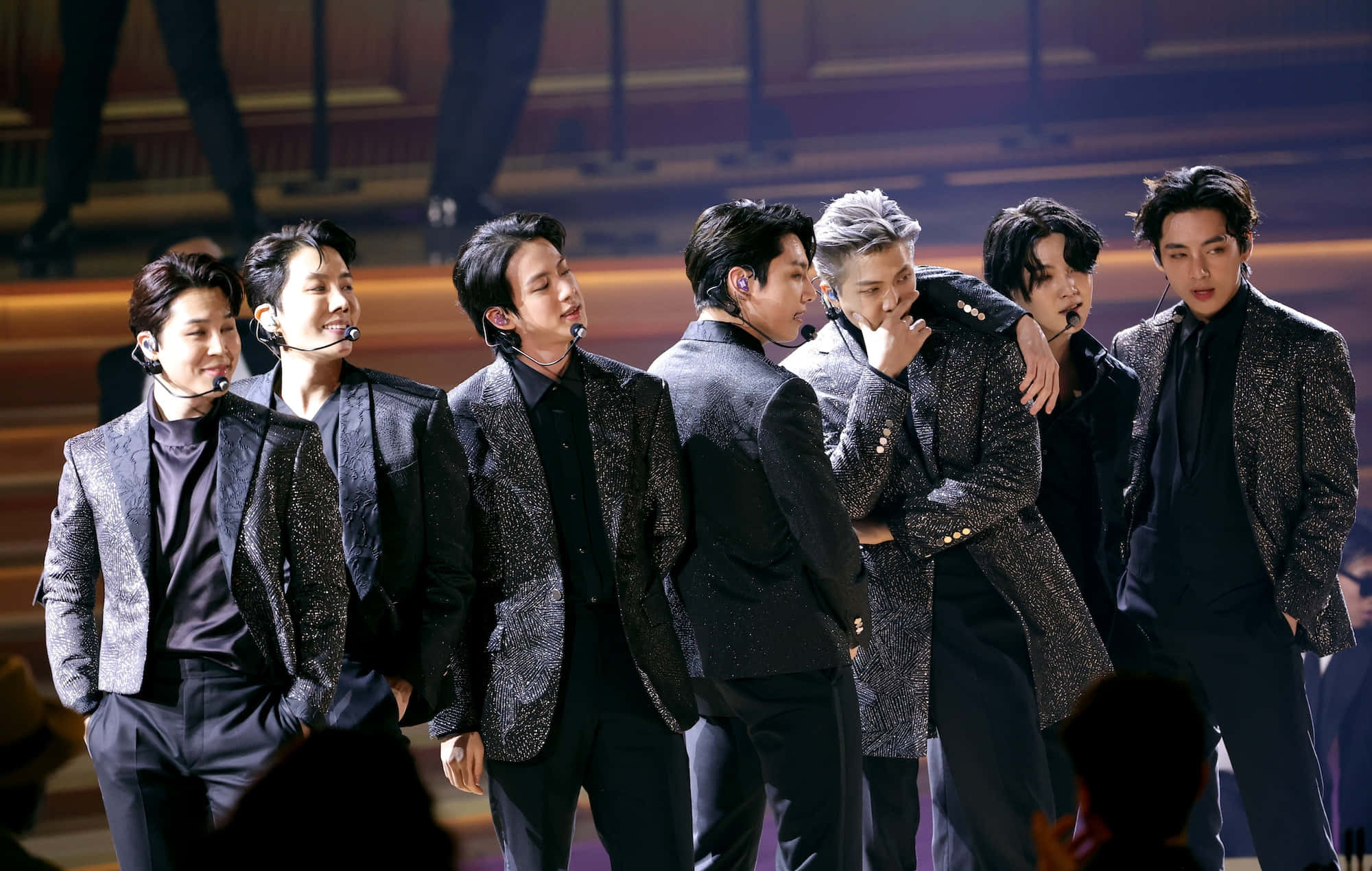 Foto de BTS completamente de negro Fondos de pantalla