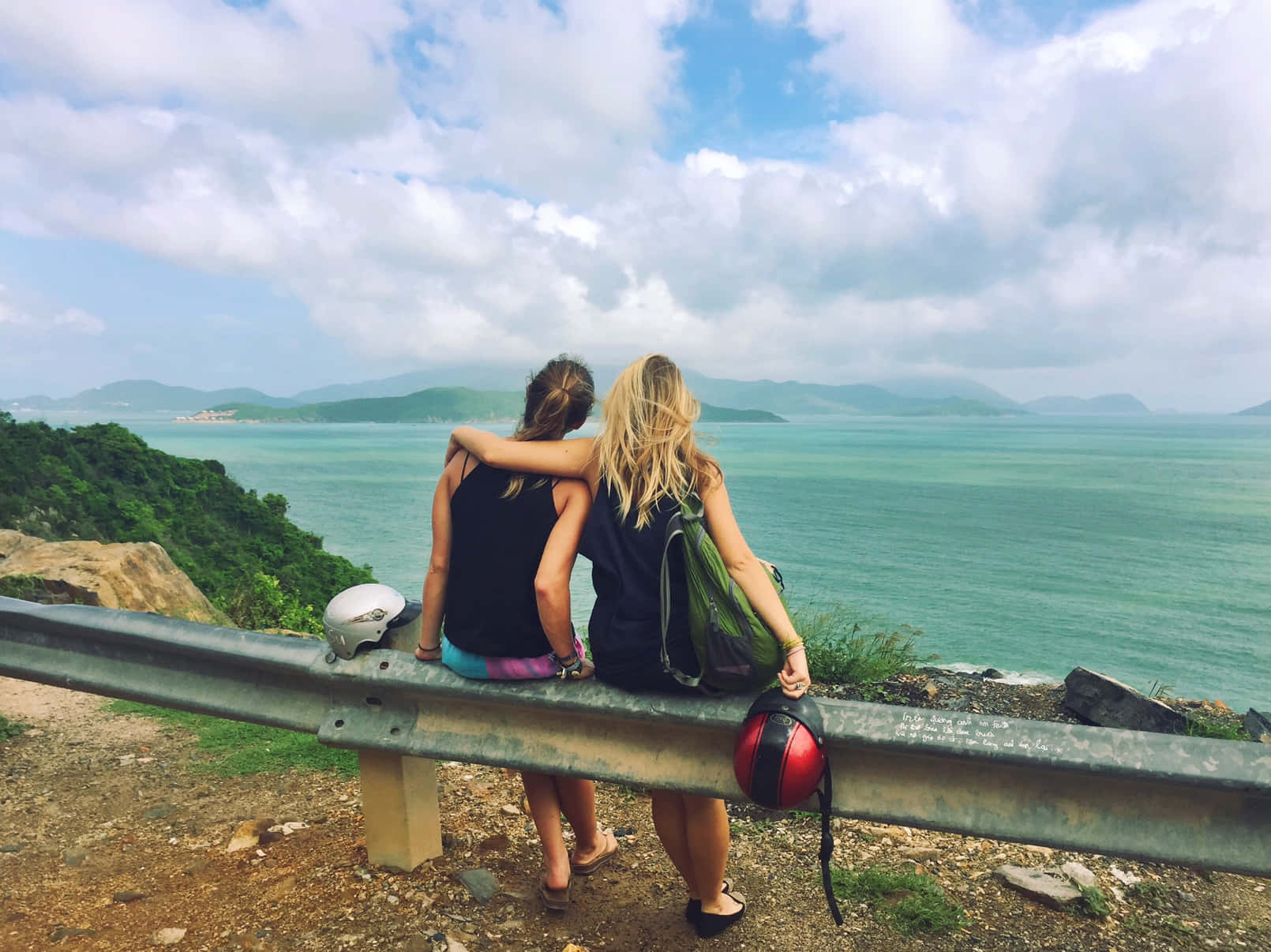 Foto de mejores amigas sentadas Fondos de pantalla
