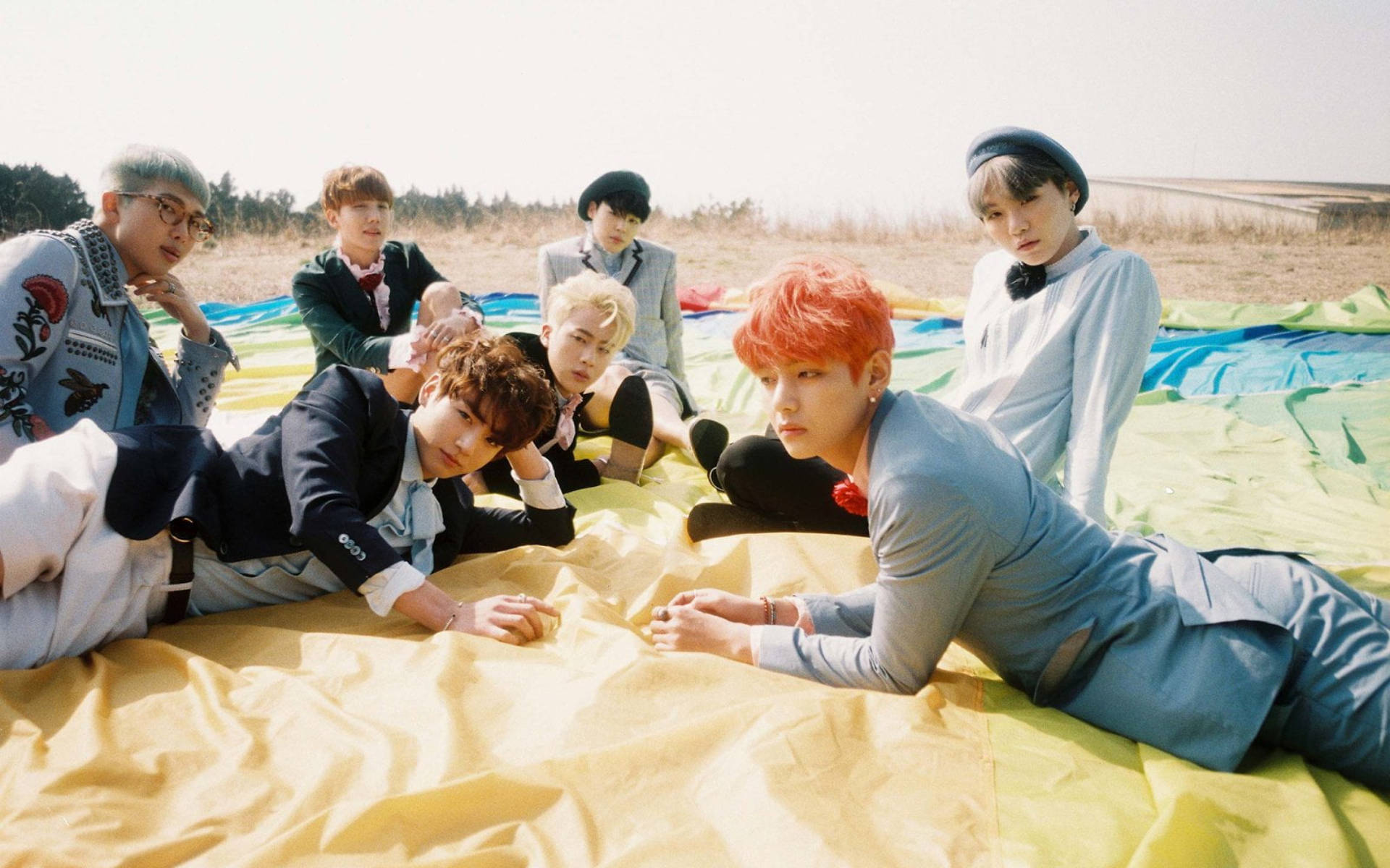 Foto Grupal de BTS en el Campo Fondos de pantalla