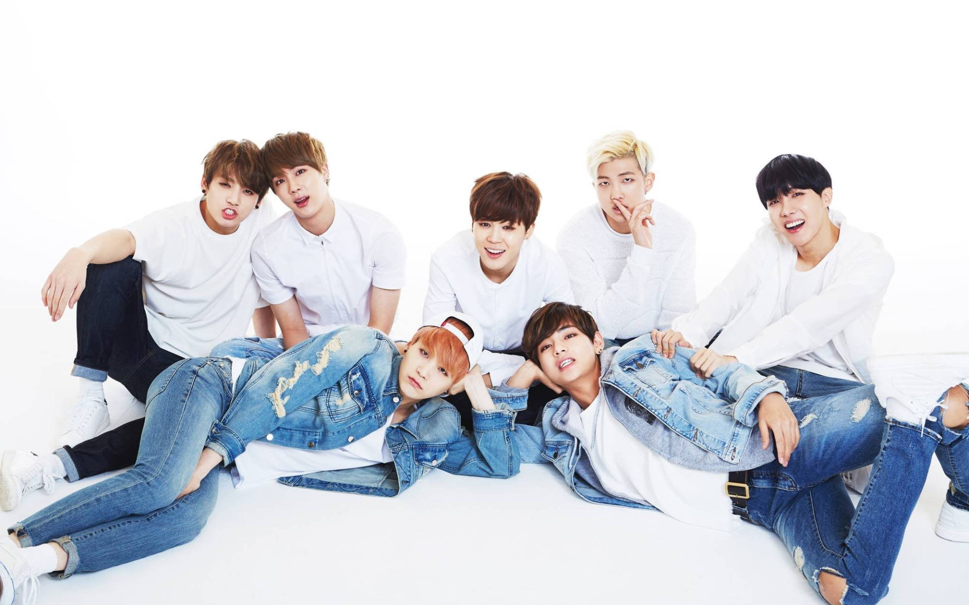 Foto grupal de BTS en jeans Fondos de pantalla