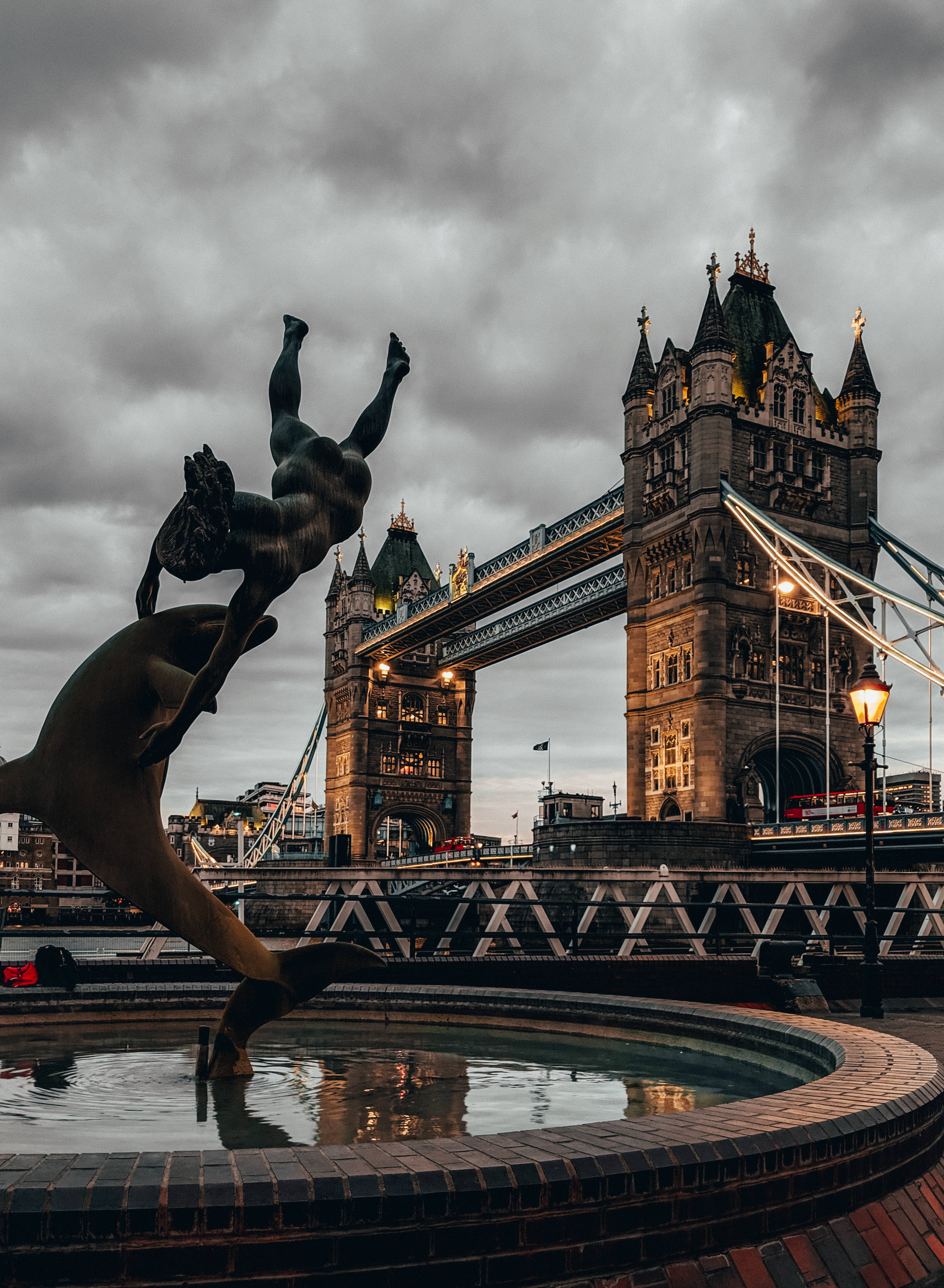 Fuente Cerca del Puente de la Torre Fondos de pantalla