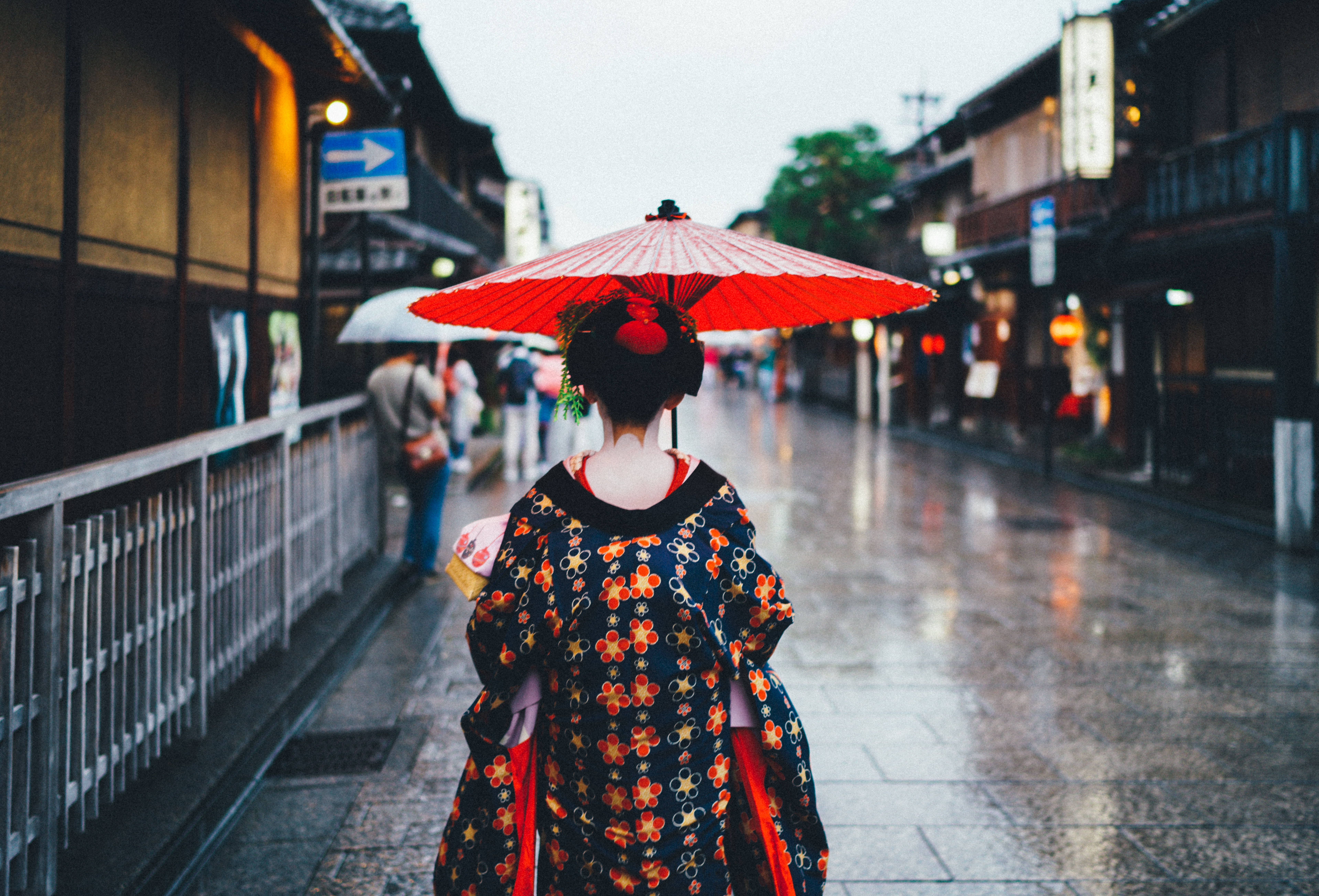 Geisha Japonesa HD Bajo la Lluvia Fondos de pantalla