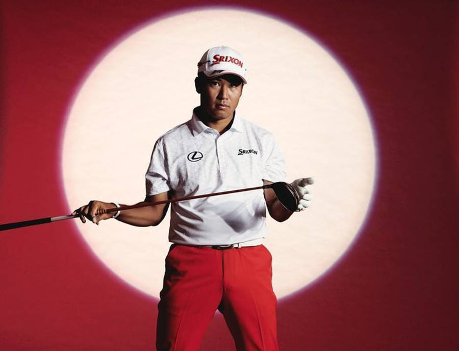 Golfista japonés Hideki Matsuyama bajo el reflector Fondos de pantalla