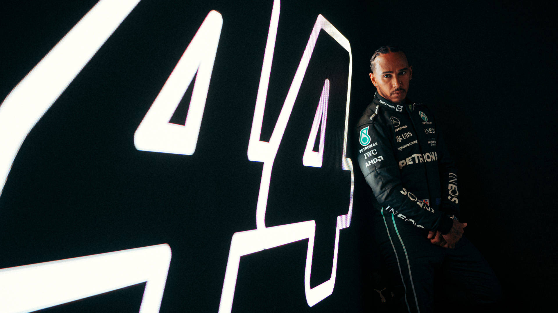 Gracia y Velocidad - Lewis Hamilton con el auto número 44 Fondos de pantalla