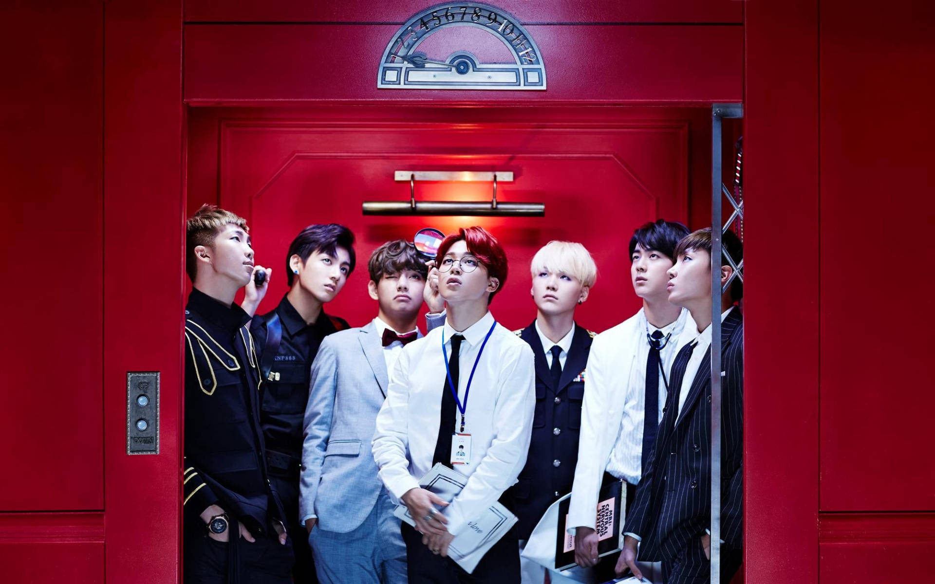 Grupo BTS lindo en un elevador rojo Fondos de pantalla