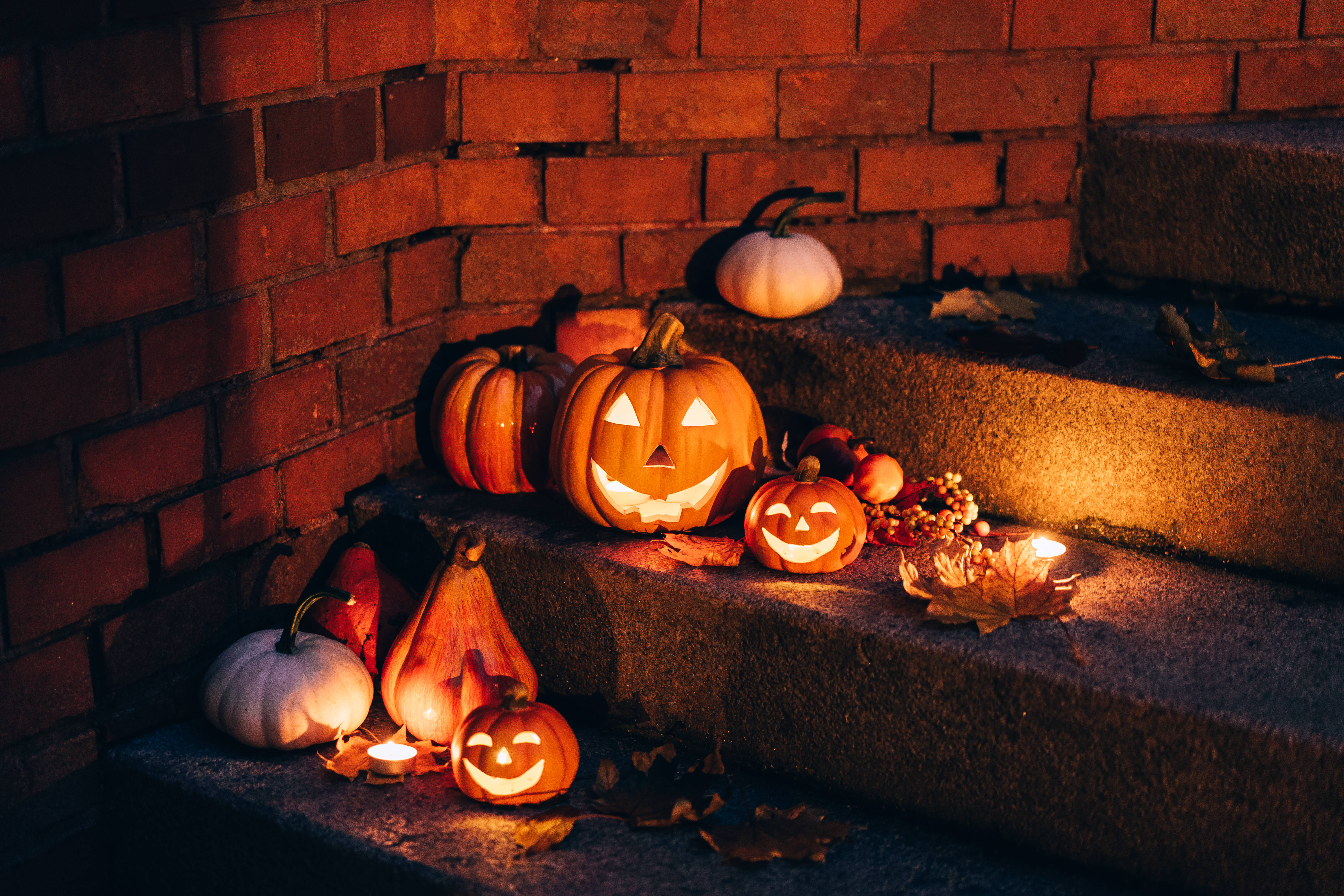 Halloween estético y lindo en escaleras Fondos de pantalla