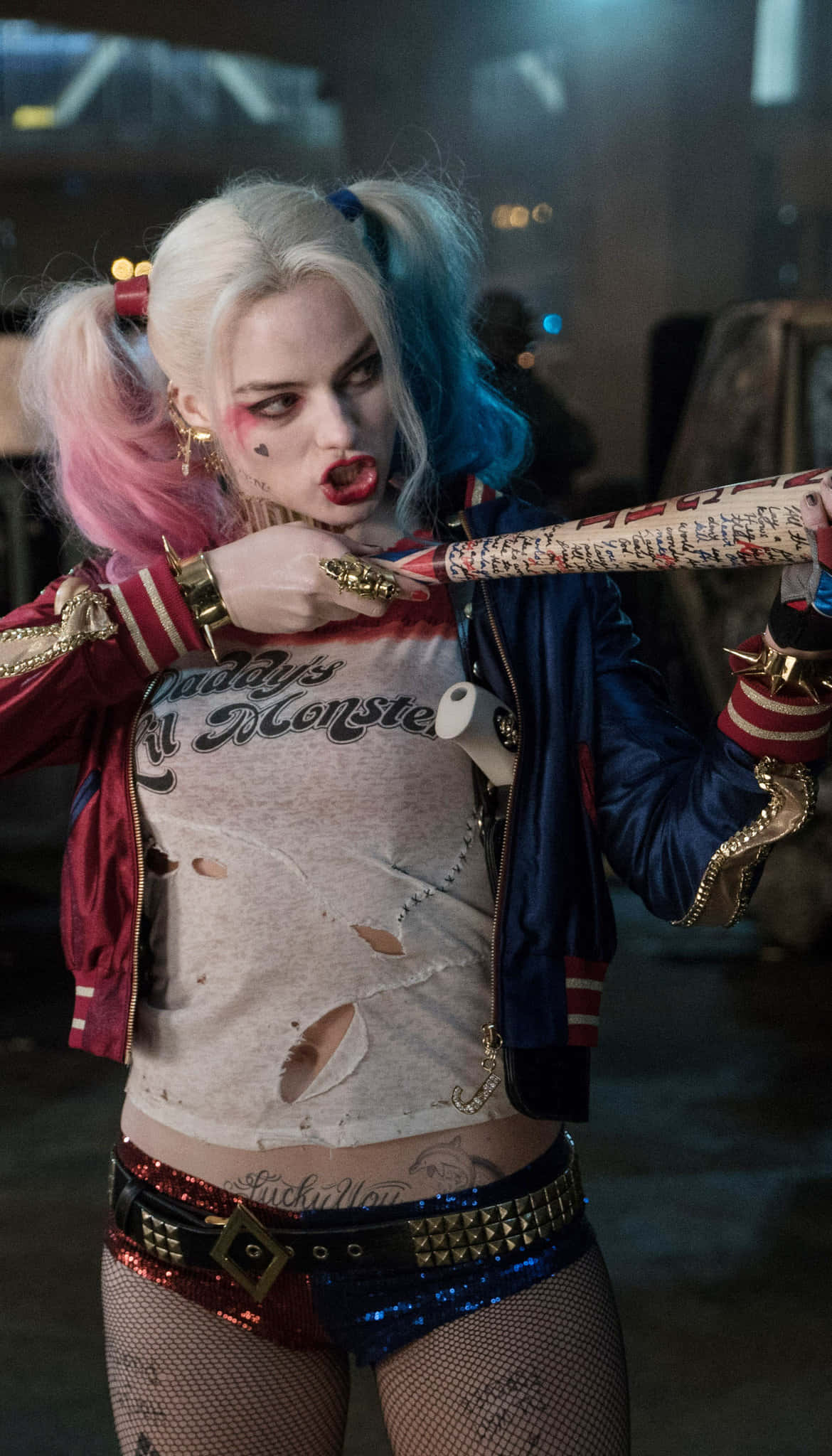 Harley Quinn disfrazada sosteniendo un bate Fondos de pantalla