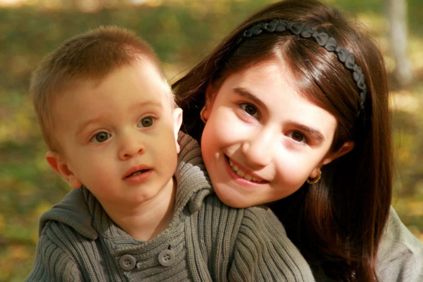 Hermano y Hermana Riendo y Sonriendo Fondos de pantalla