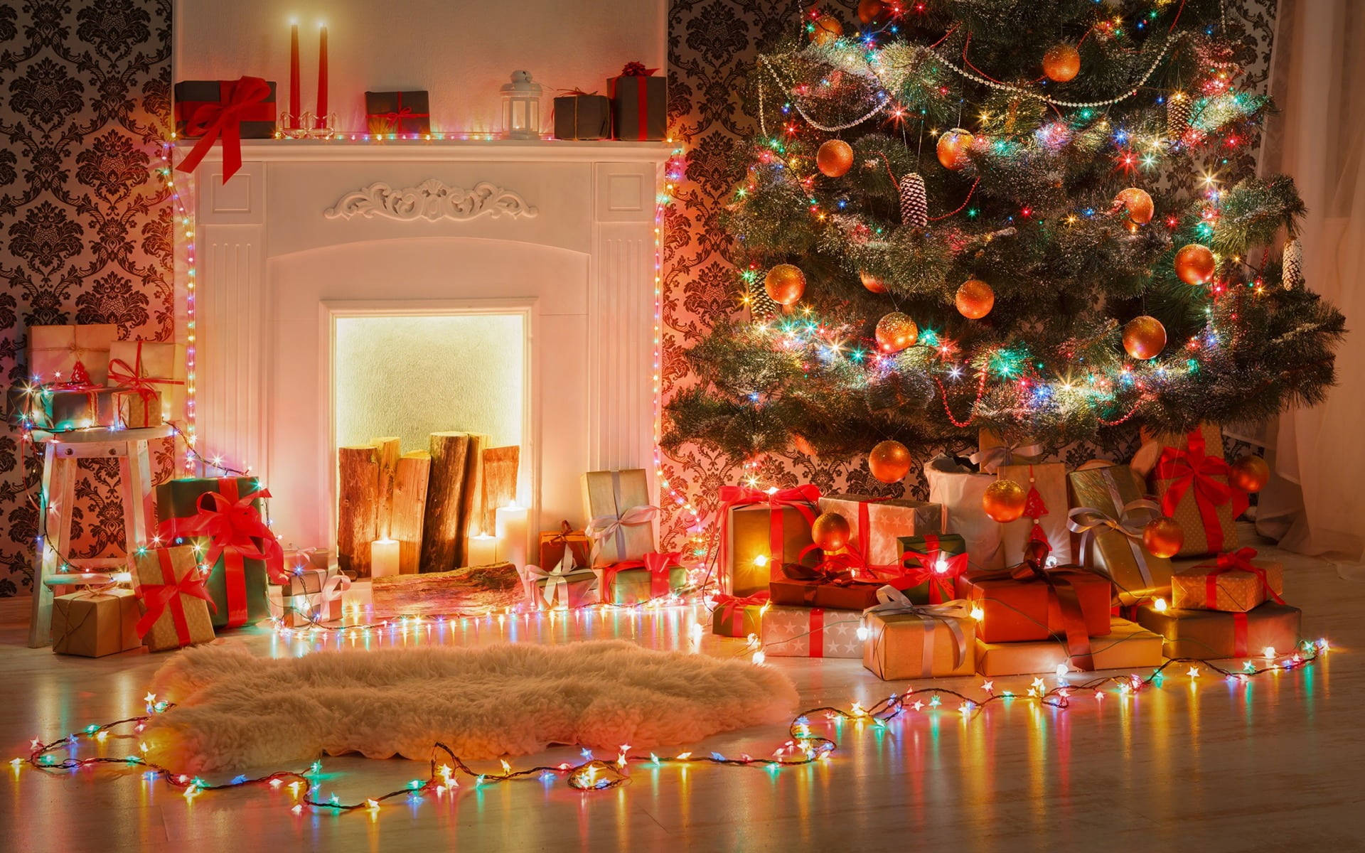 Hermoso árbol de Navidad con luces de colores Fondos de pantalla