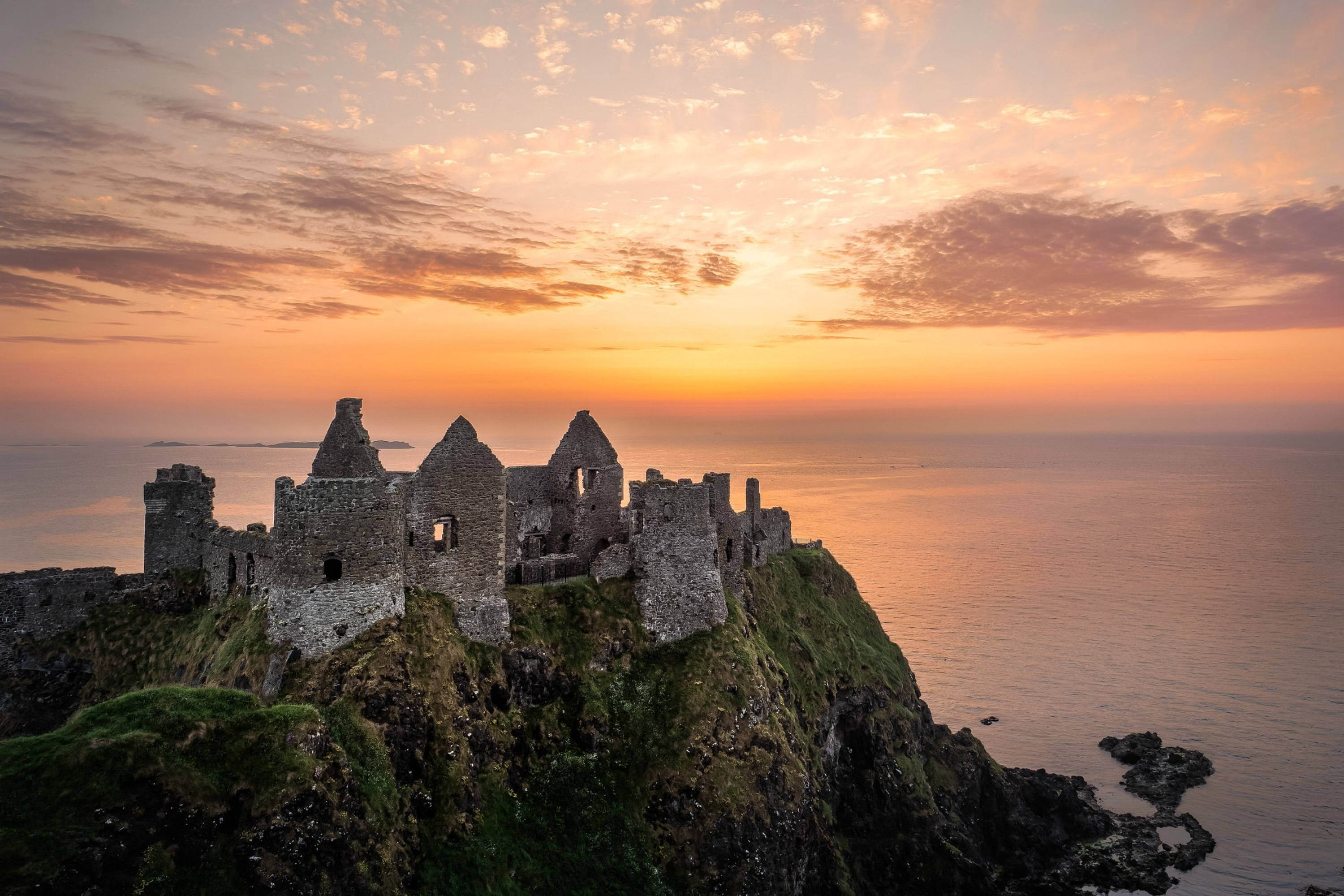 Hermoso atardecer en el Castillo de Dunluce Fondos de pantalla