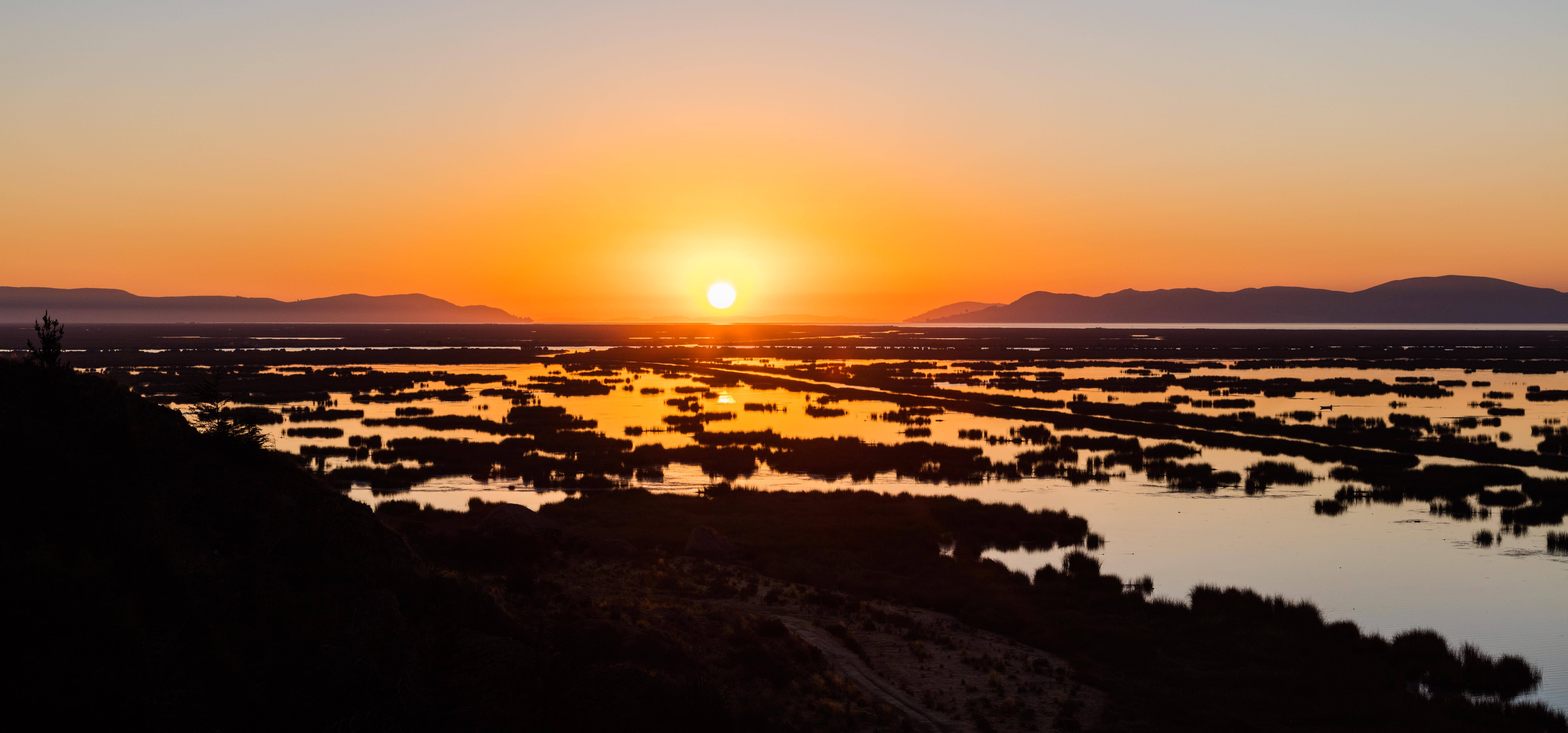 Hermoso atardecer en el Lago Titicaca Fondos de pantalla