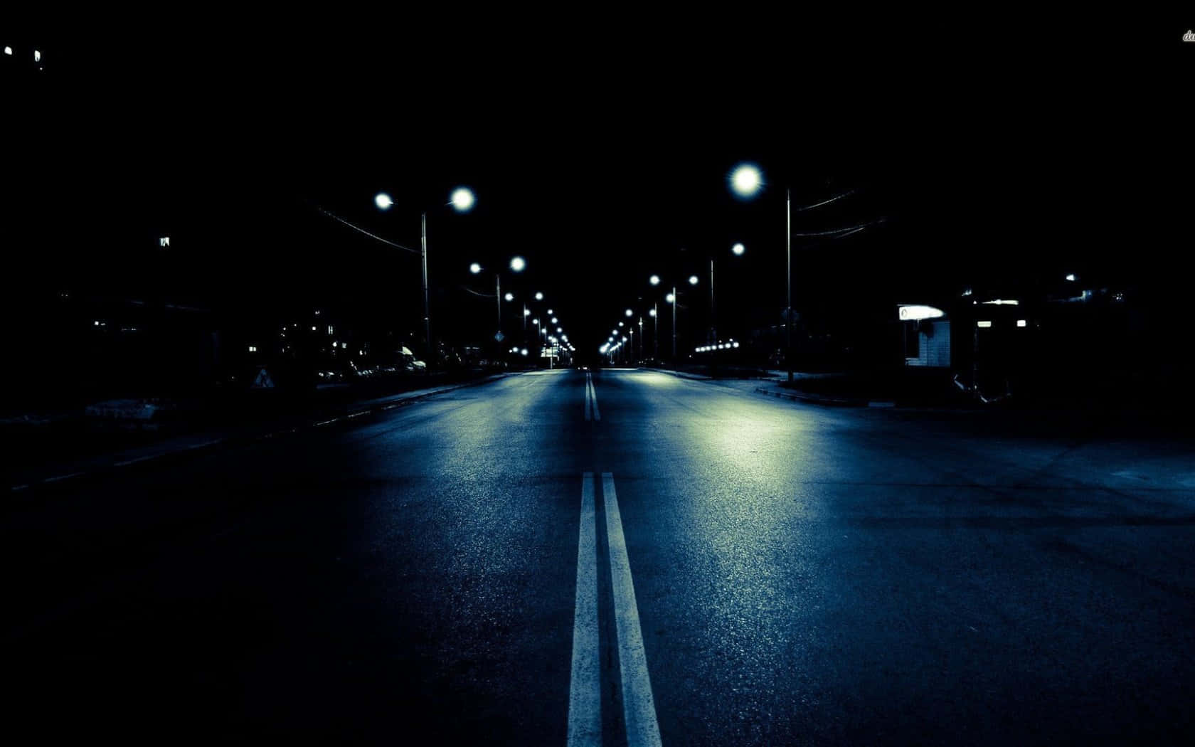Hermoso horizonte de Dark City de noche. Fondos de pantalla