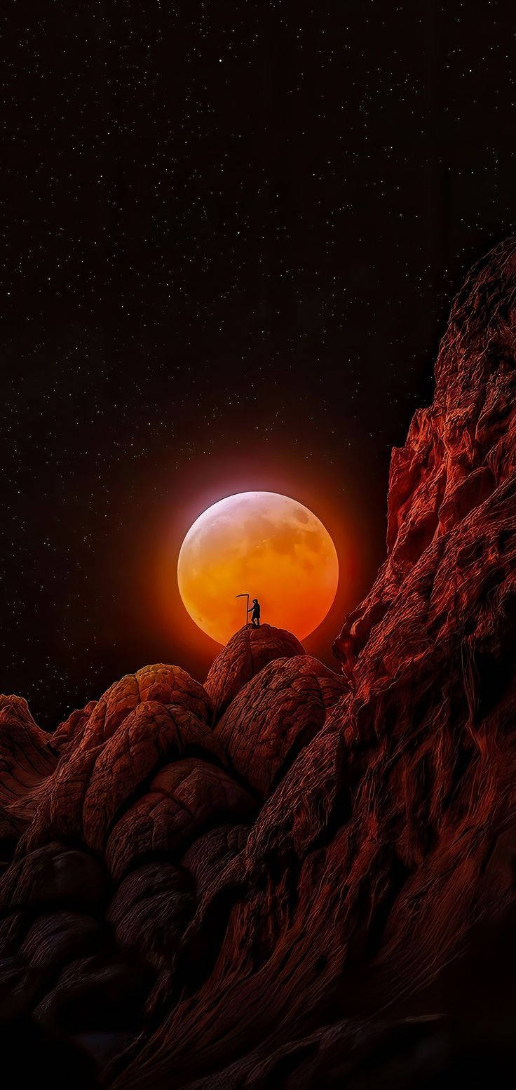 Hombre en iPhone 8K contra una noche iluminada por la luna