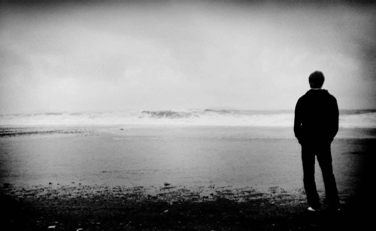 Hombre Solo en la Playa Fondo Triste Fondos de pantalla
