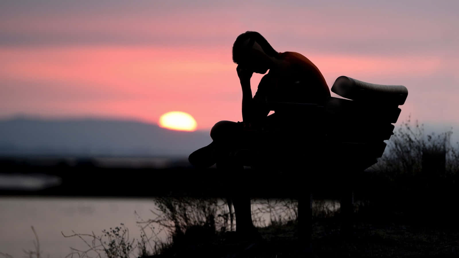 Hombre Triste y Deprimido Silueta Solitaria Fondos de pantalla