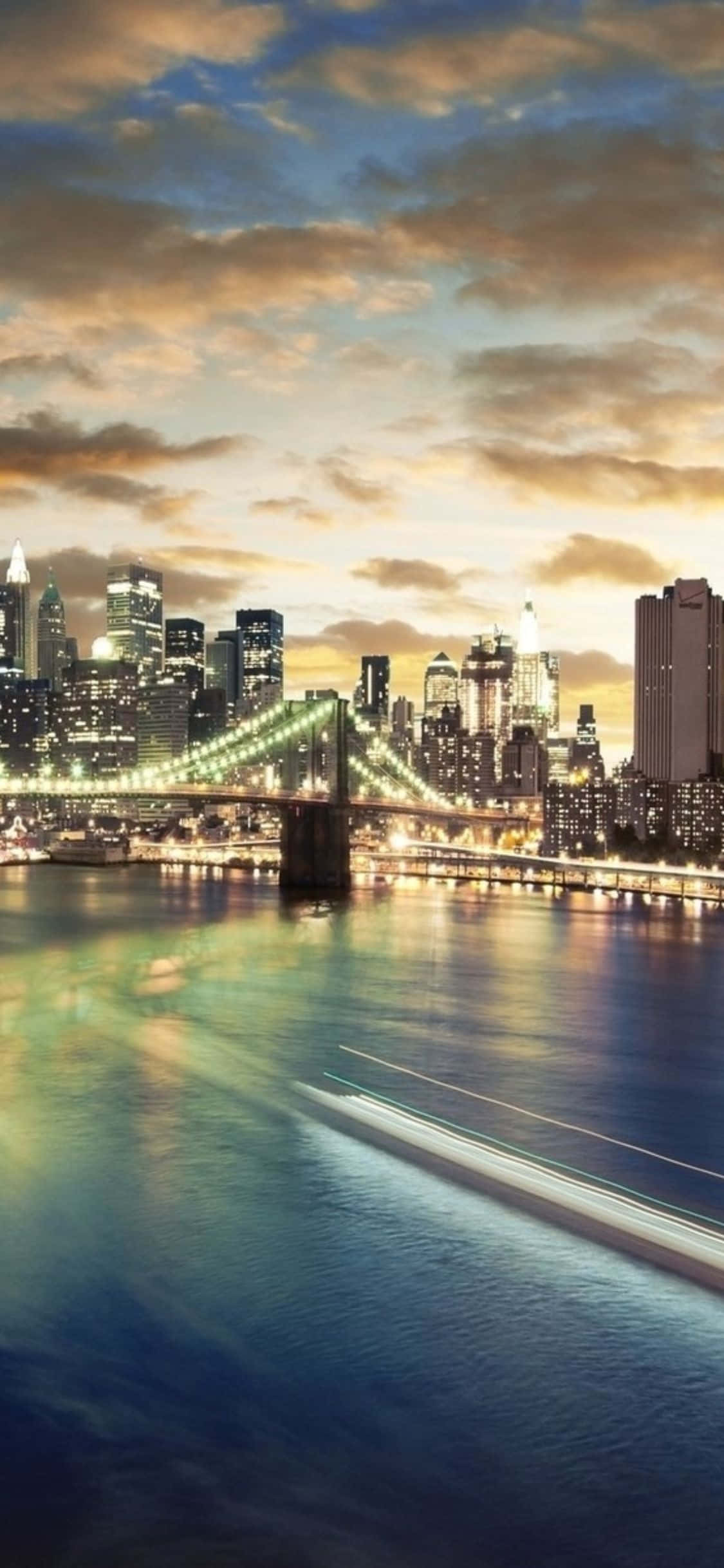 Horizonte nocturno en Nueva York visto a través del lente de un iPhone Xs Fondos de pantalla
