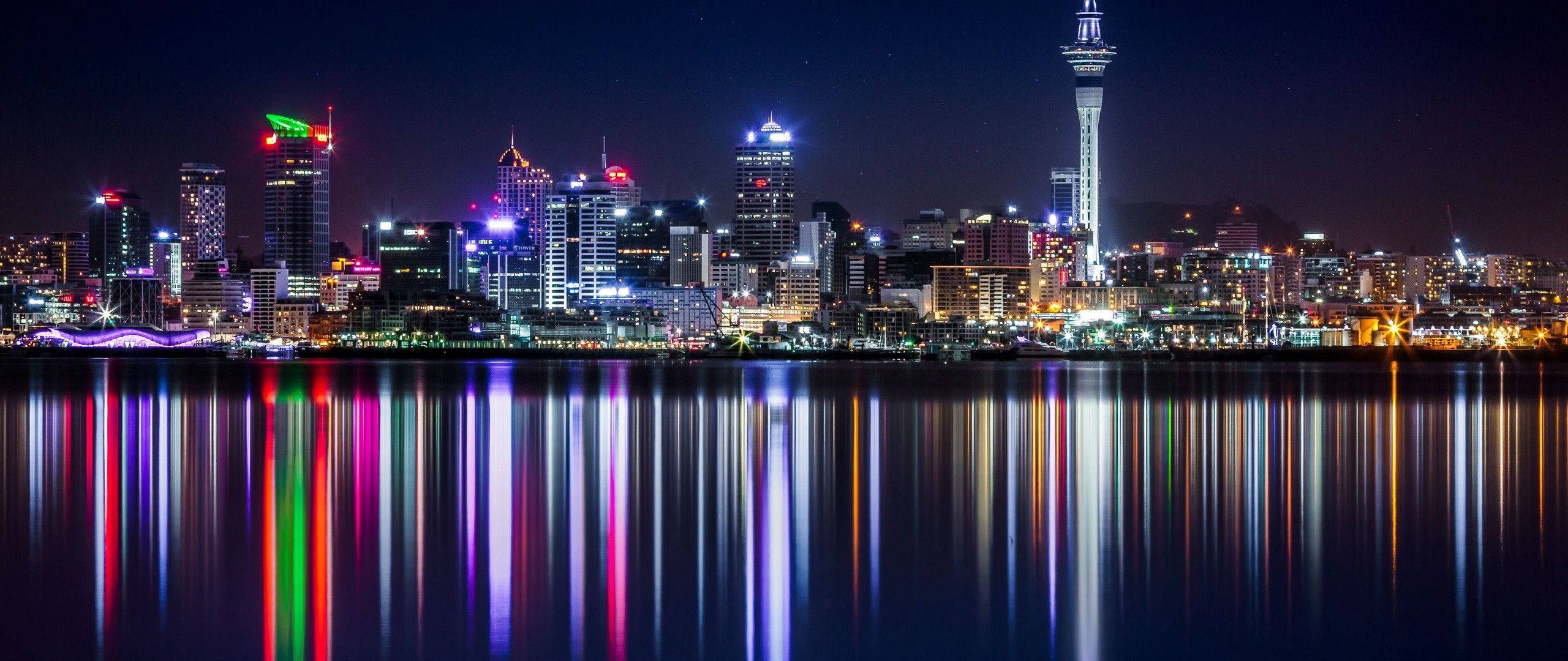 Horizonte urbano borroso de una ciudad Fondos de pantalla