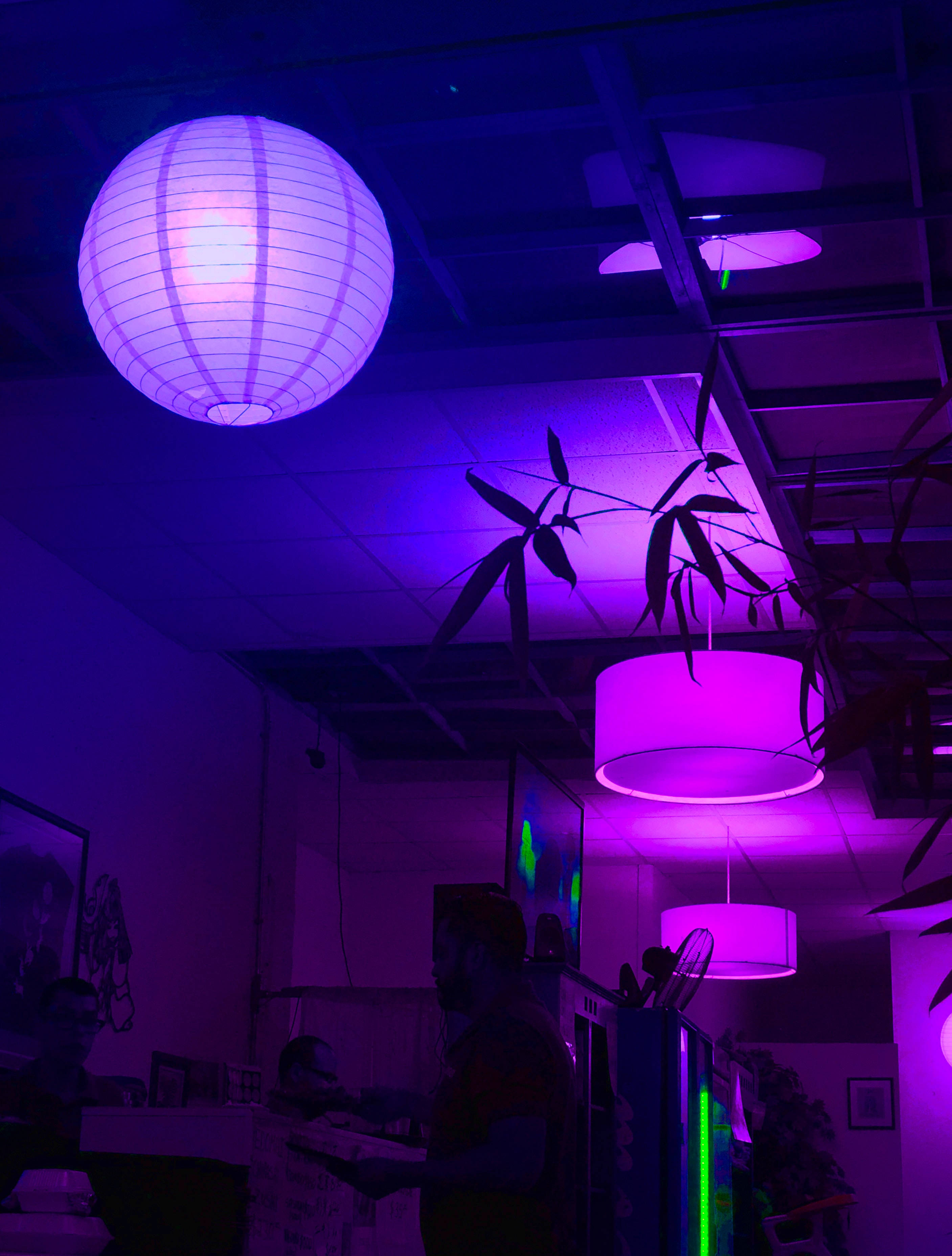 Idea de habitación estética en morado oscuro Fondos de pantalla