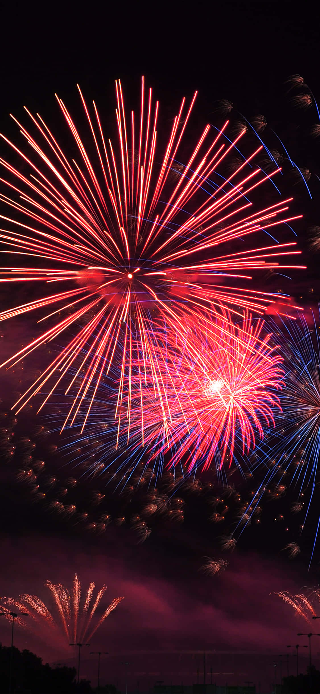 Ilumina el cielo nocturno con emocionantes fuegos artificiales Fondos de pantalla
