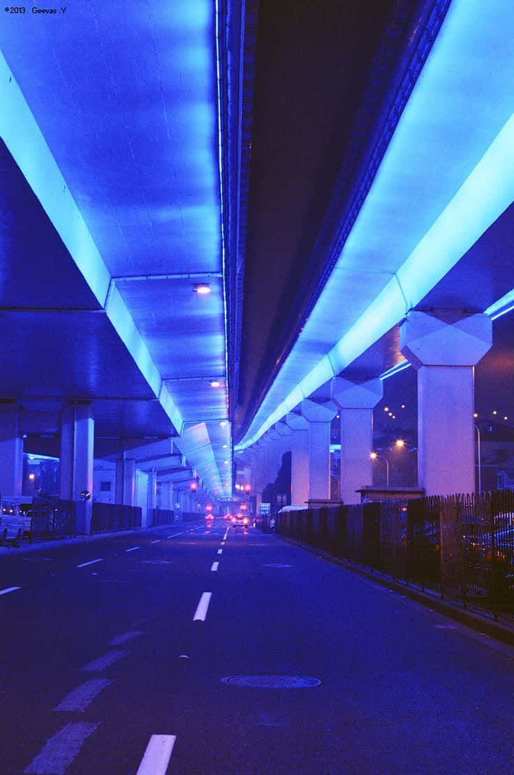 Iluminando la noche con una vibrante estética azul neón Fondos de pantalla