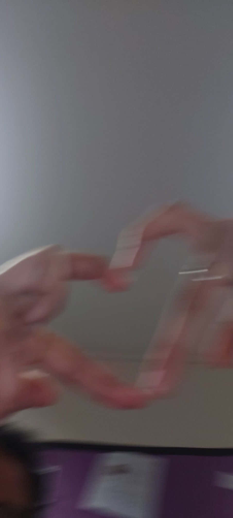 Imagen Borrosa de Dedos Formando un Corazón Fondos de pantalla