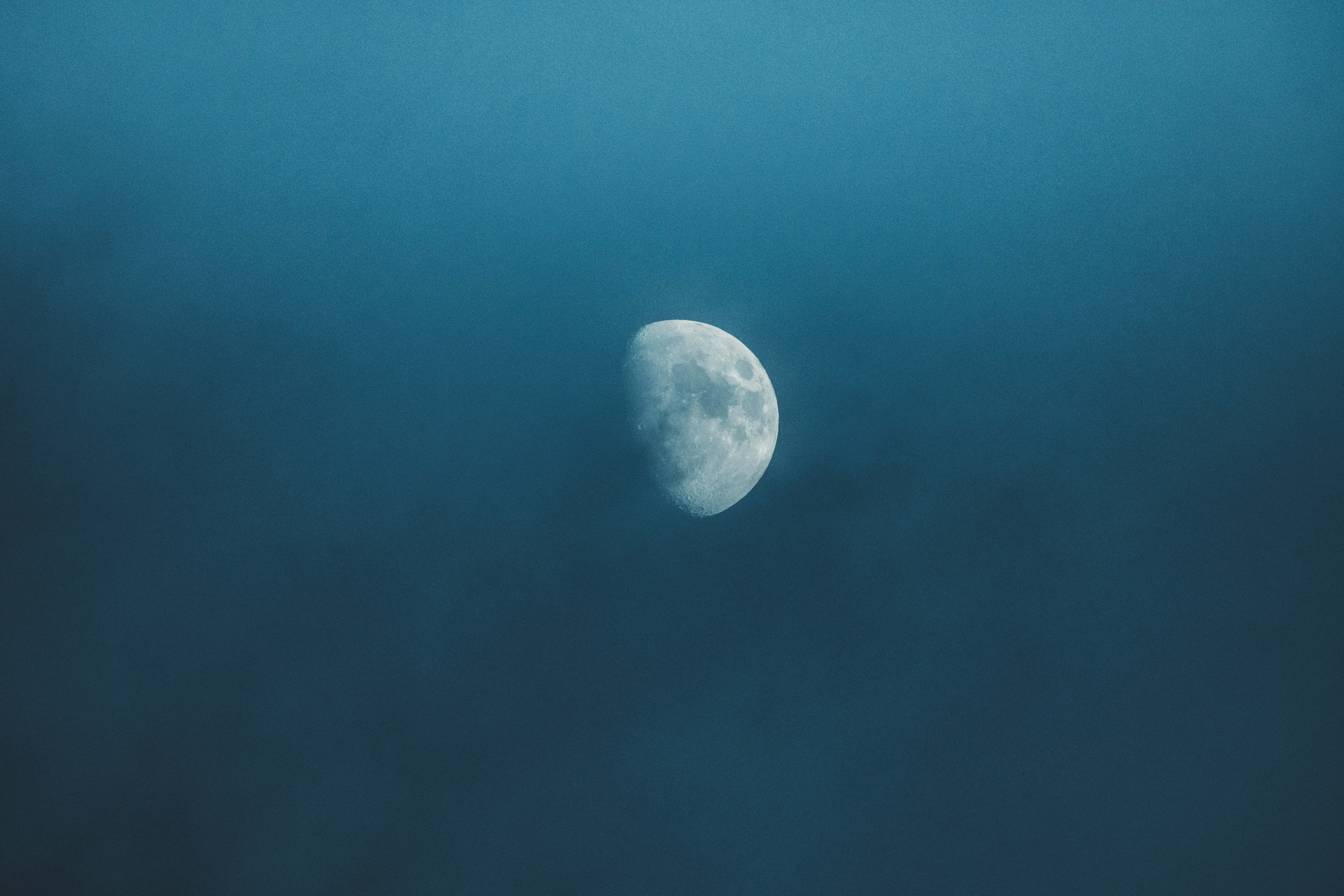 Imagen de Luna Azul Humeante Fondos de pantalla