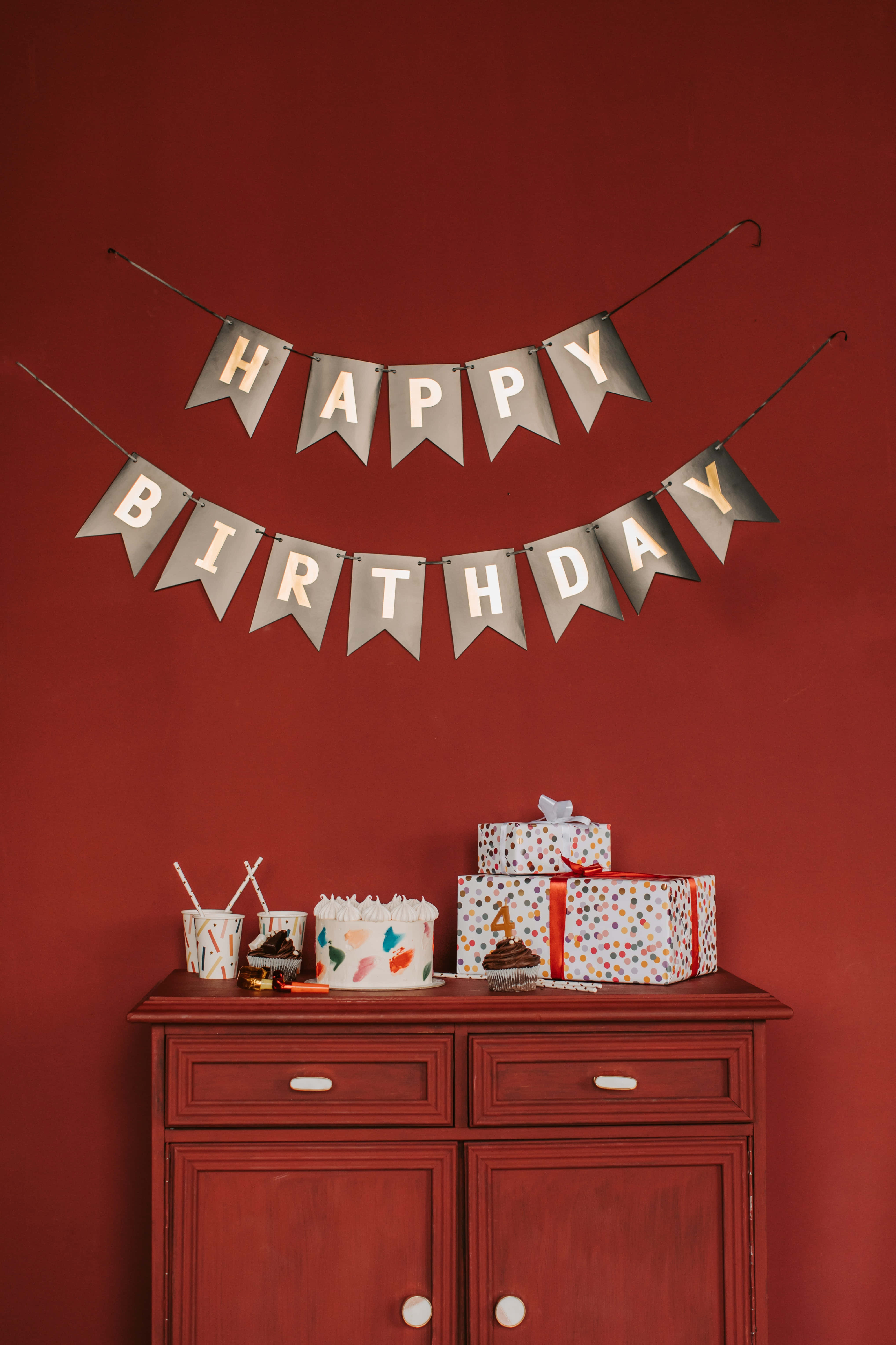 Imagen de Pancarta de Feliz Cumpleaños en Rojo Oxidado Fondos de pantalla