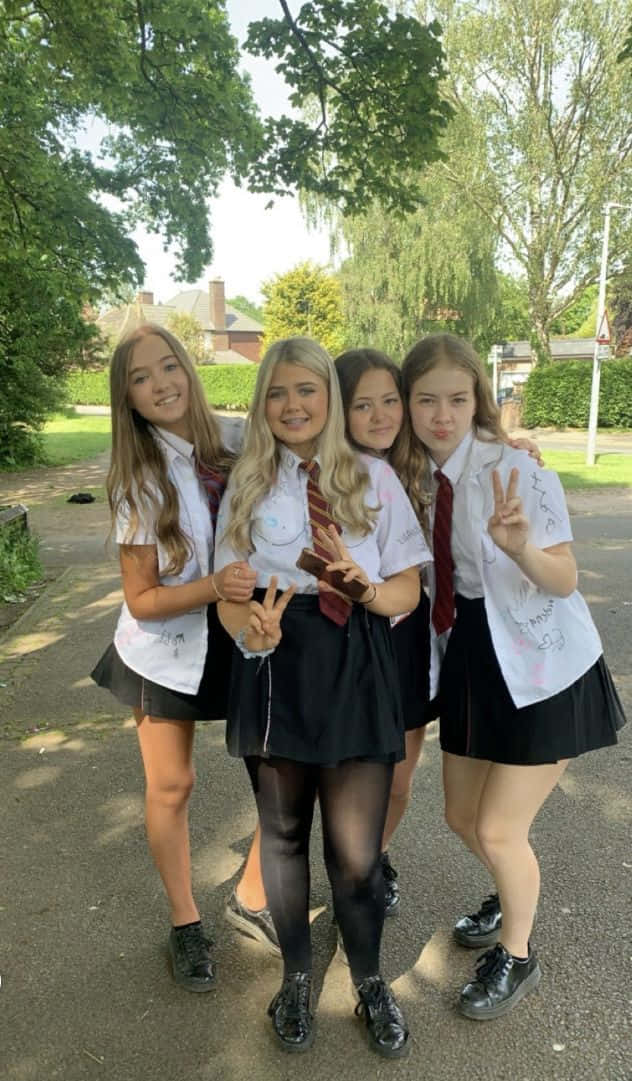 Imágenes de chicas de escuela con blusas blancas Fondos de pantalla