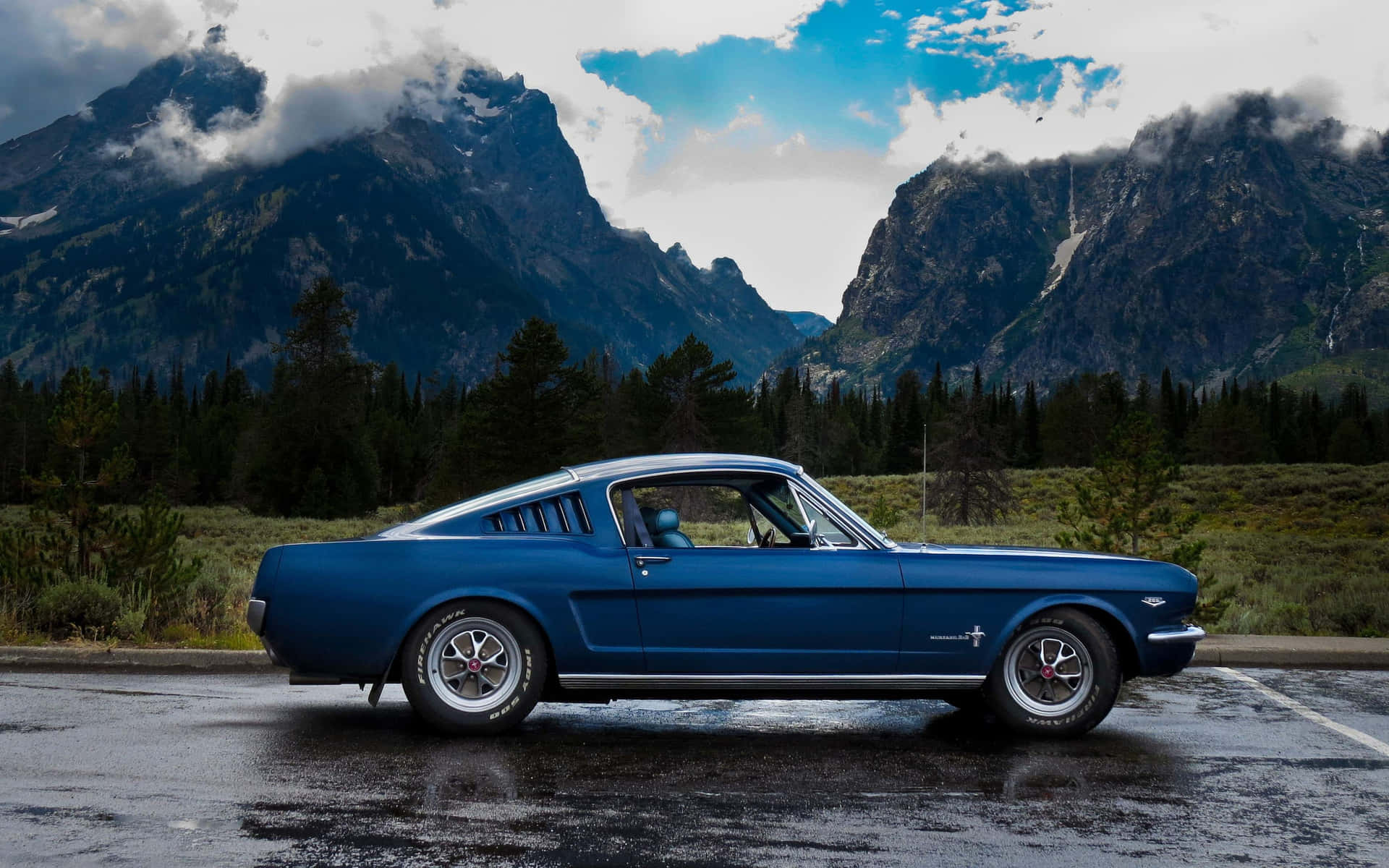 Impactante Vista de un Ford Mustang Fastback 1966