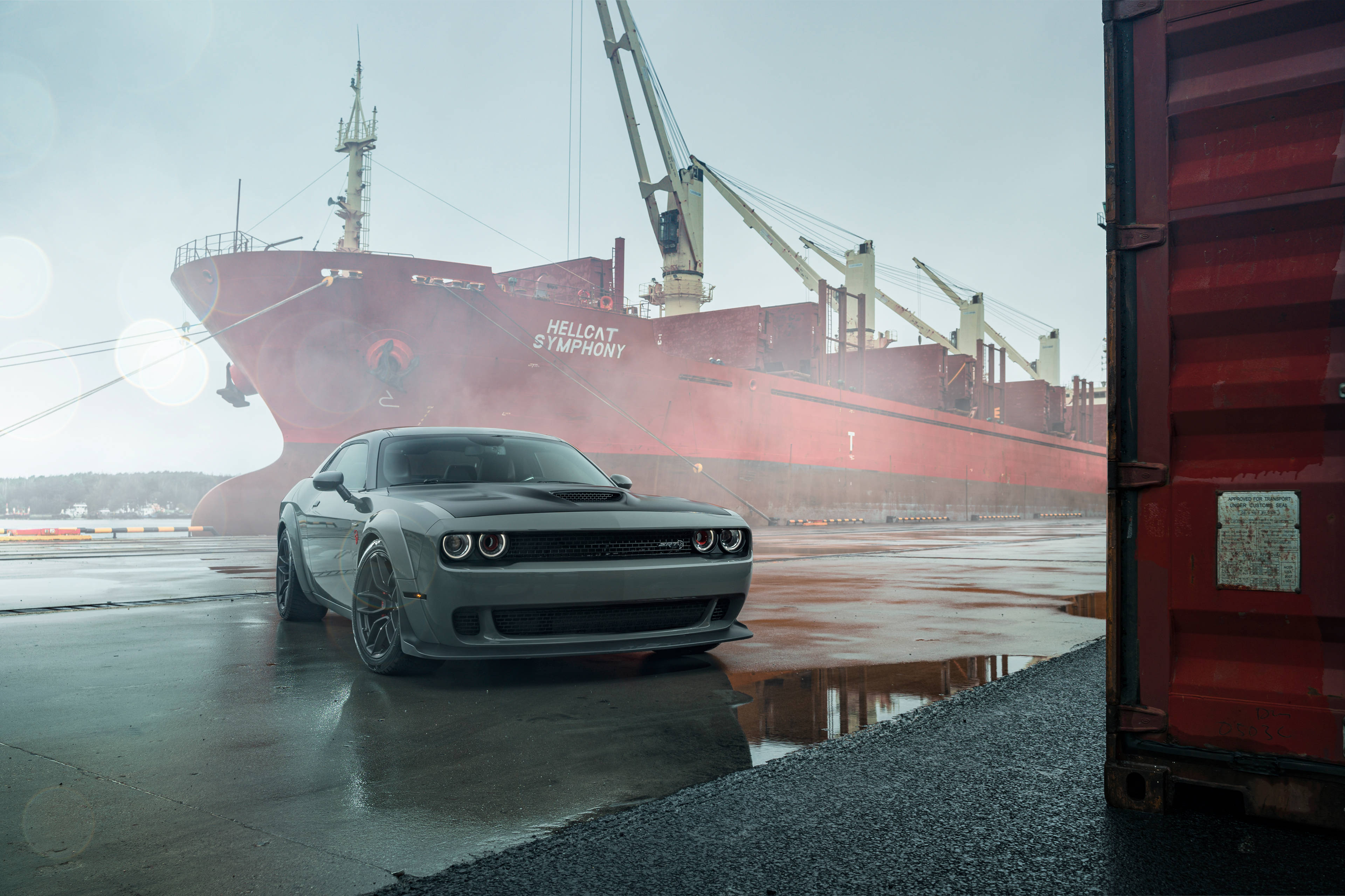 Imponente Dodge Challenger Demon 4K Gris Estacionado en Entorno Urbano Fondos de pantalla