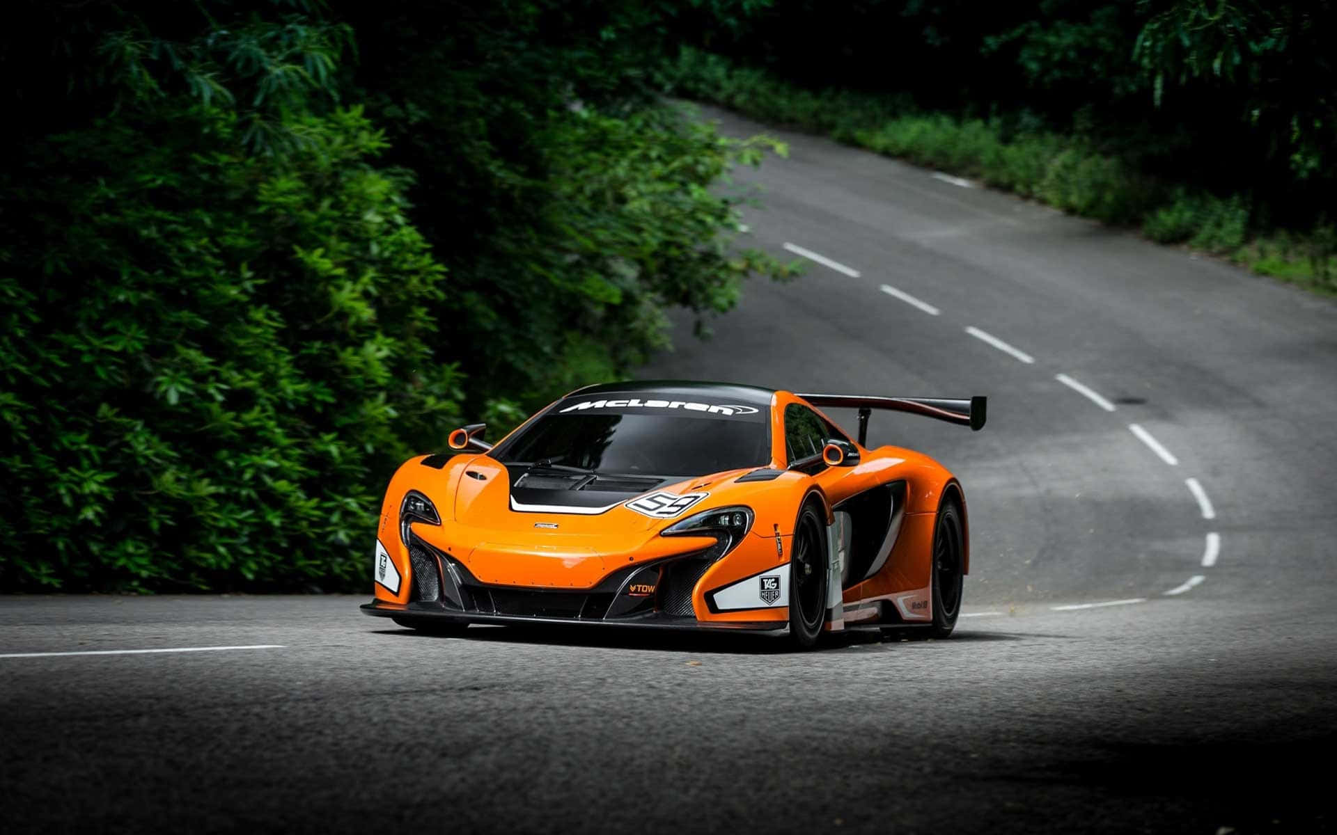 Impresionante Coche Modificado Exhibido con Estilo Fondos de pantalla