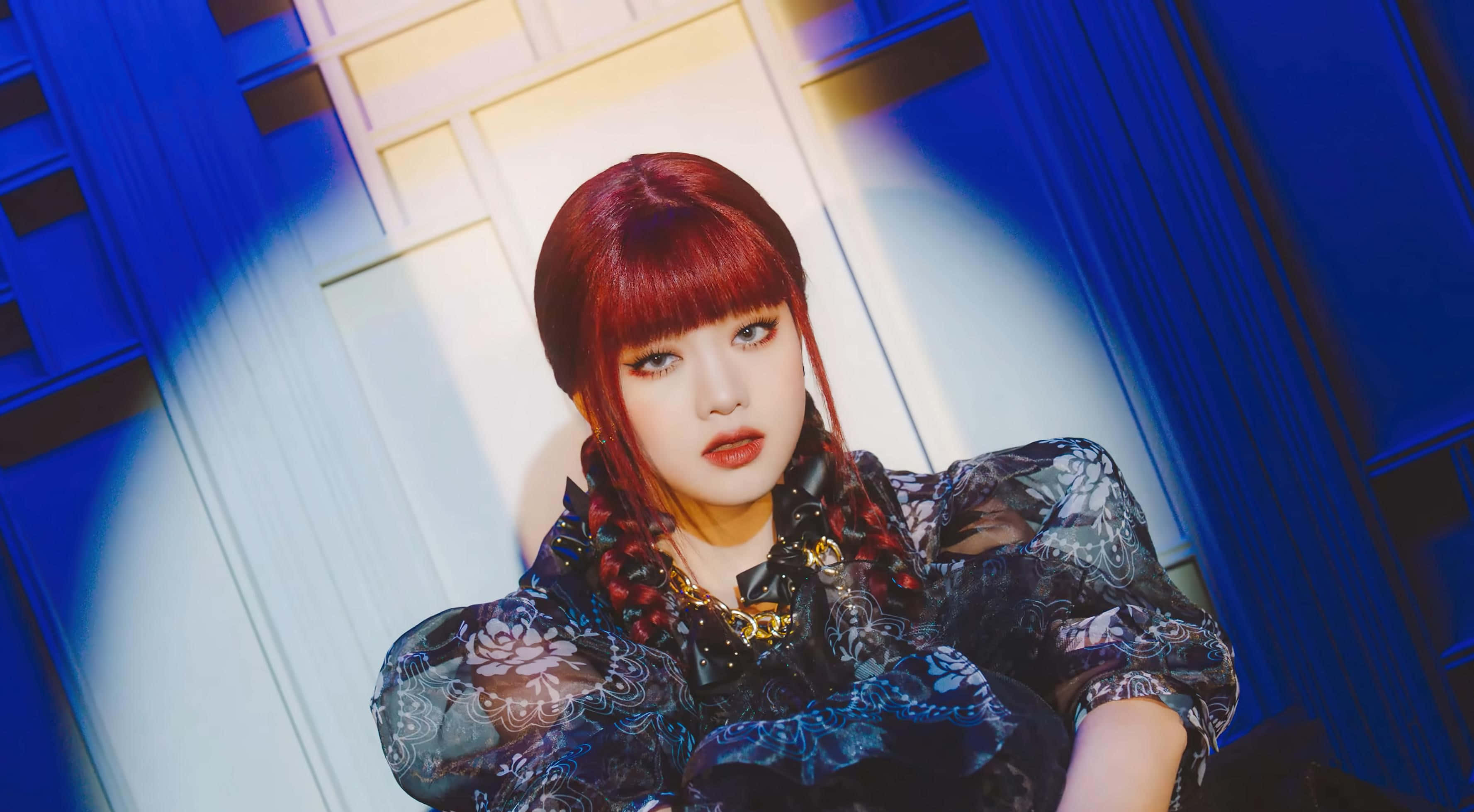 Impresionante ídolo del Kpop deslumbra con una pose cautivadora. Fondos de pantalla