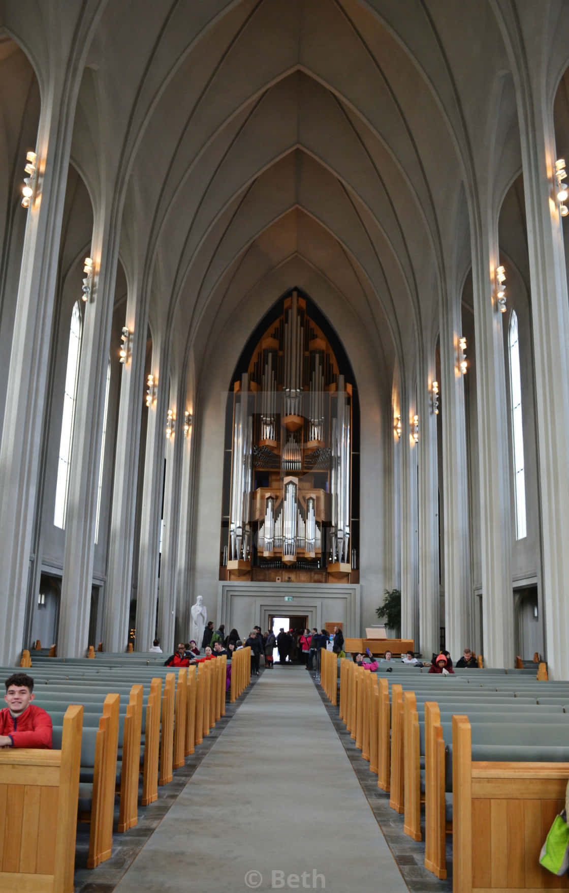 Interior minimalista de Hallgrimskirkja Fondos de pantalla
