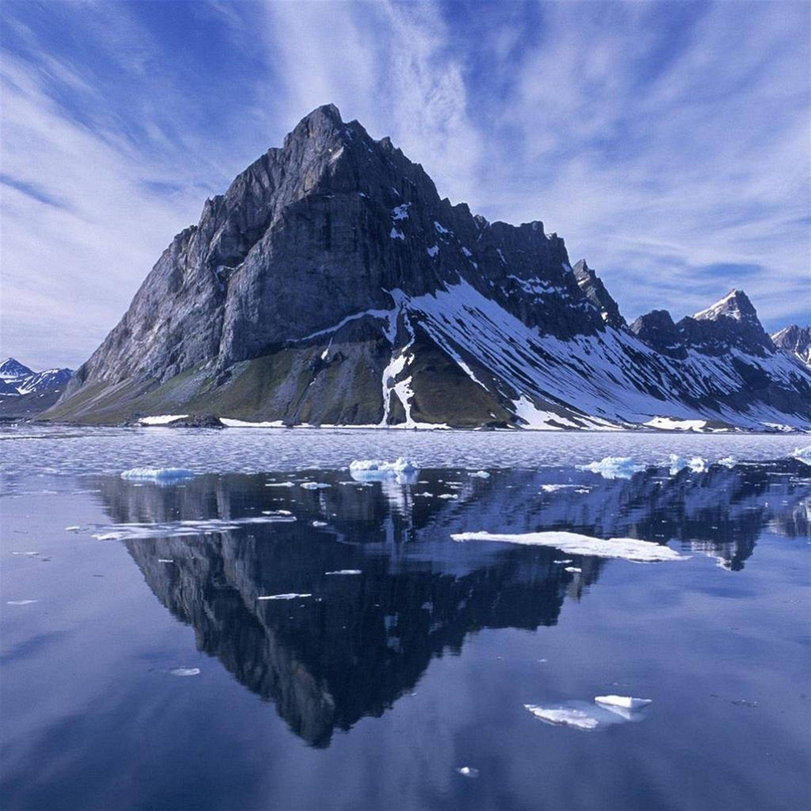 iPad Pro Montaña Nevada Cerca del Agua Fondos de pantalla