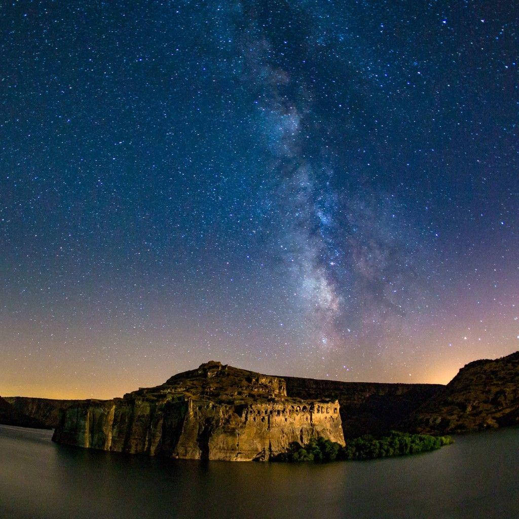 iPad Pro Noche Estrellada en Isla Rocosa Fondos de pantalla