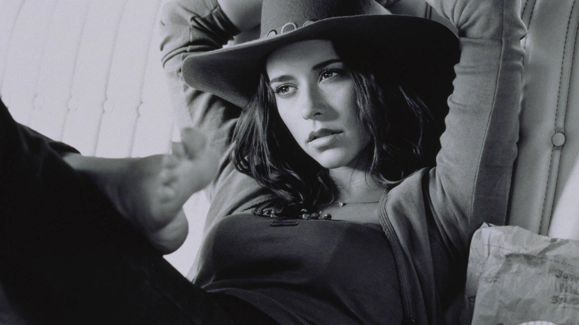 Jennifer Love Hewitt en Escala de Grises Fondos de pantalla