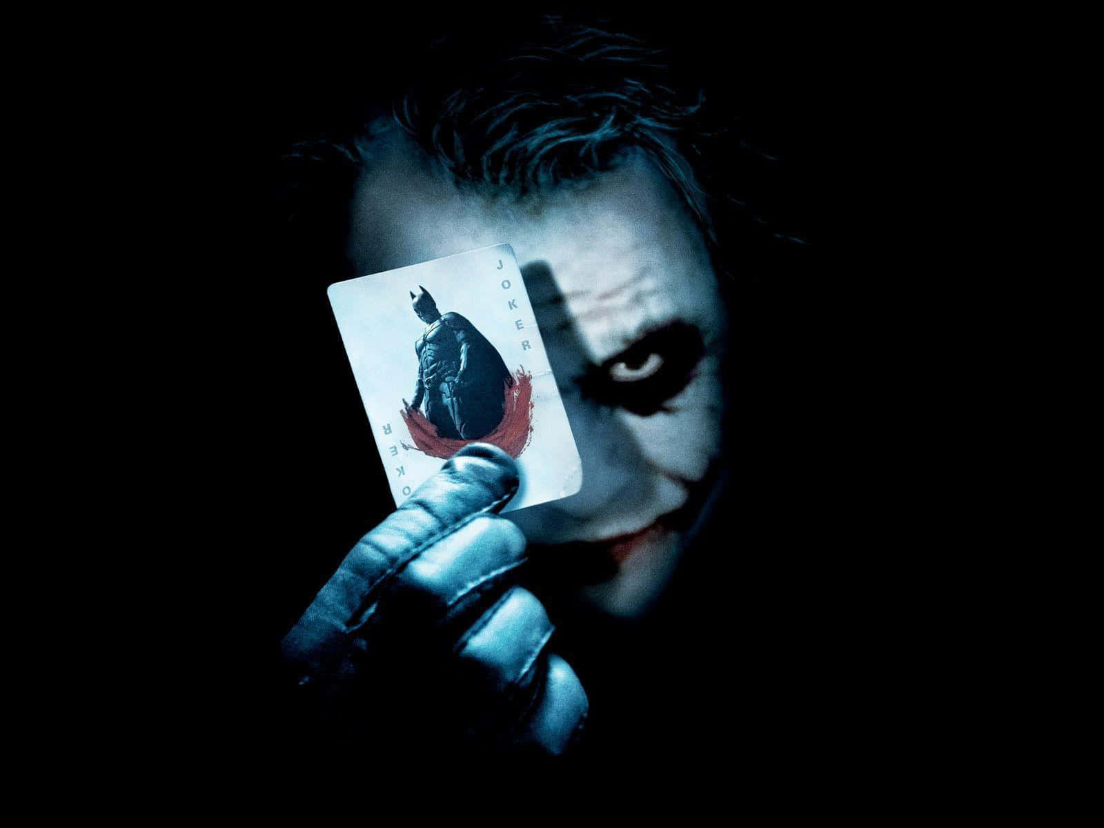 Joker peligroso y espeluznante con carta de Batman Fondos de pantalla