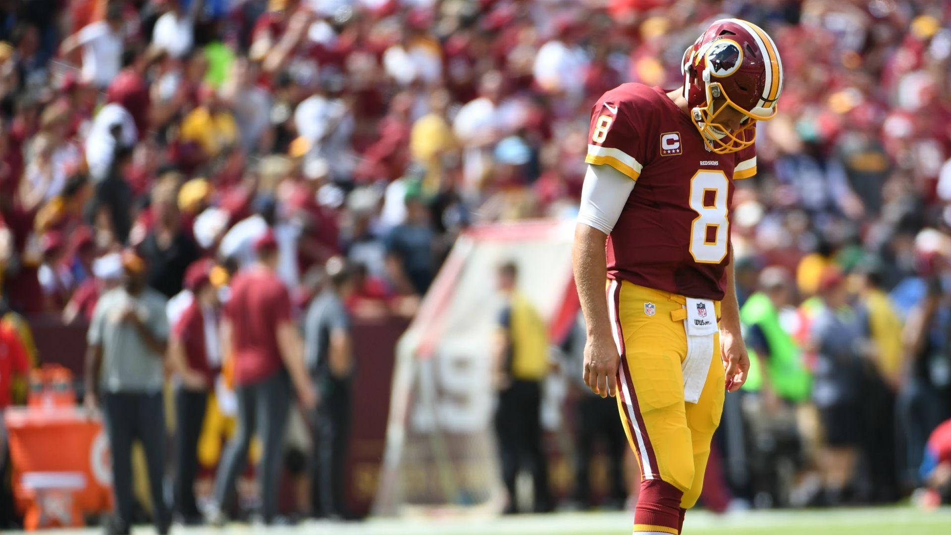 Jugador de fútbol americano Kirk Cousins mirando hacia abajo Fondos de pantalla