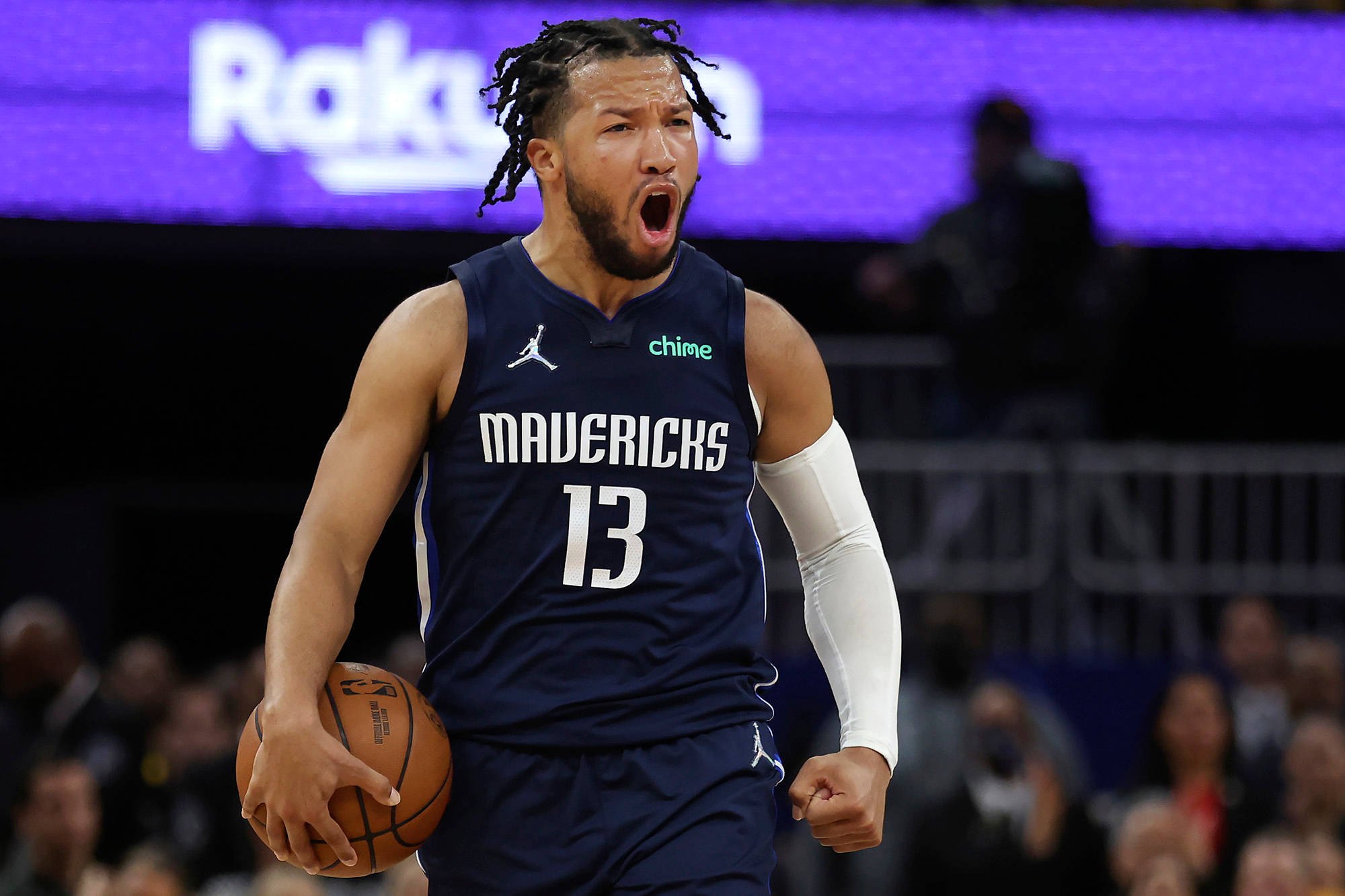 Jugador profesional de baloncesto estadounidense Jalen Brunson asombrado Fondos de pantalla