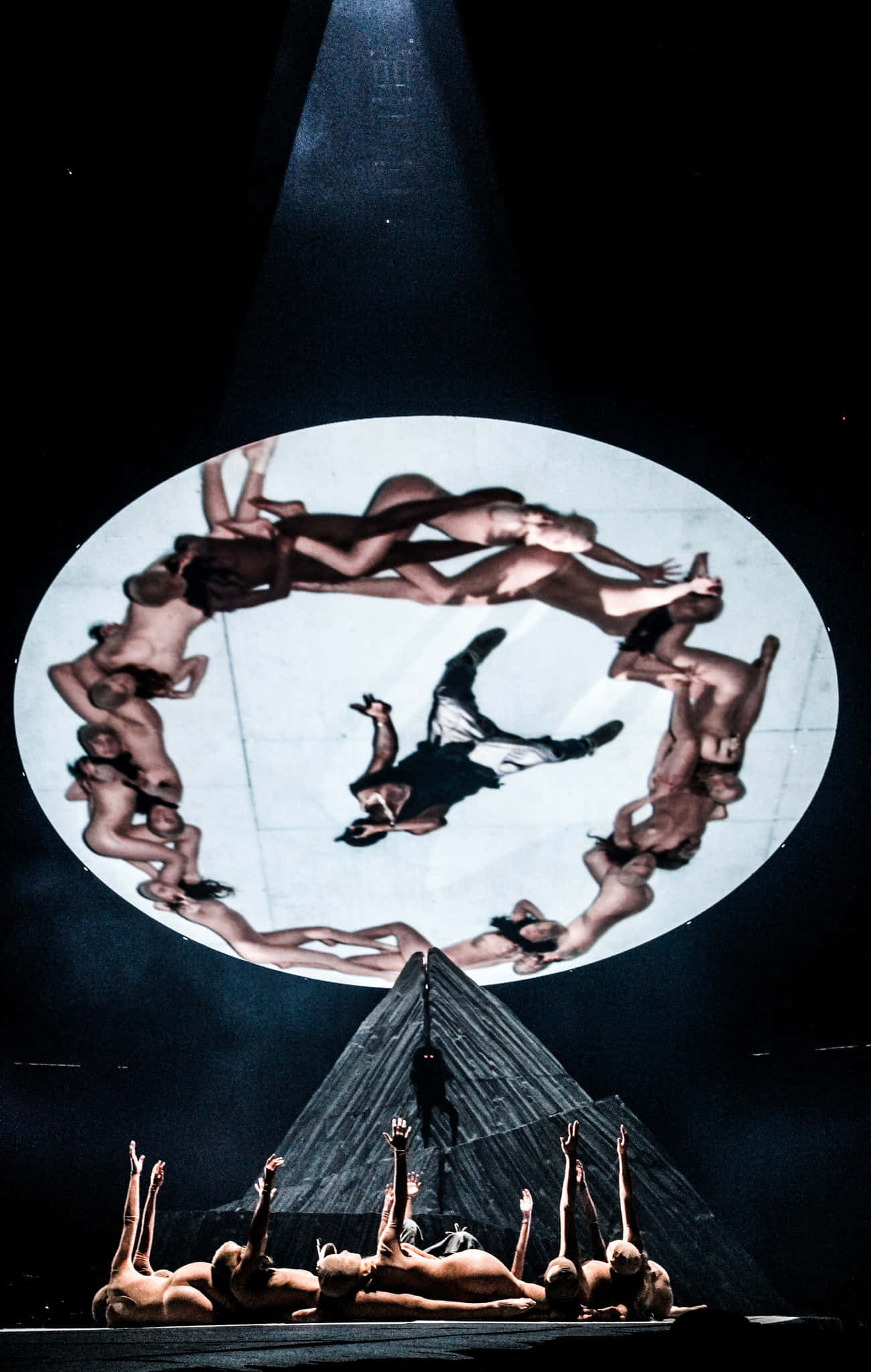 Kanye West presume su estilo único en la gira Yeezus Fondos de pantalla