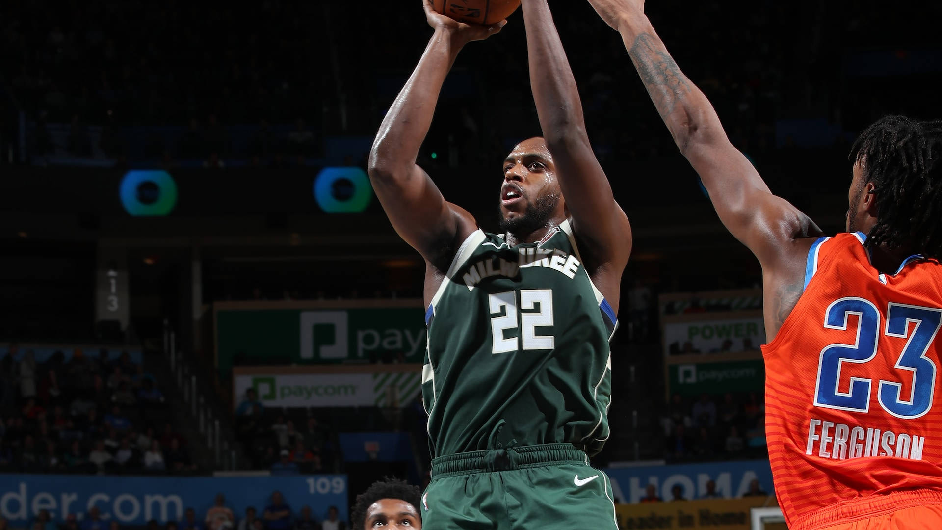 Khris Middleton en Posición de Tiro Fondos de pantalla