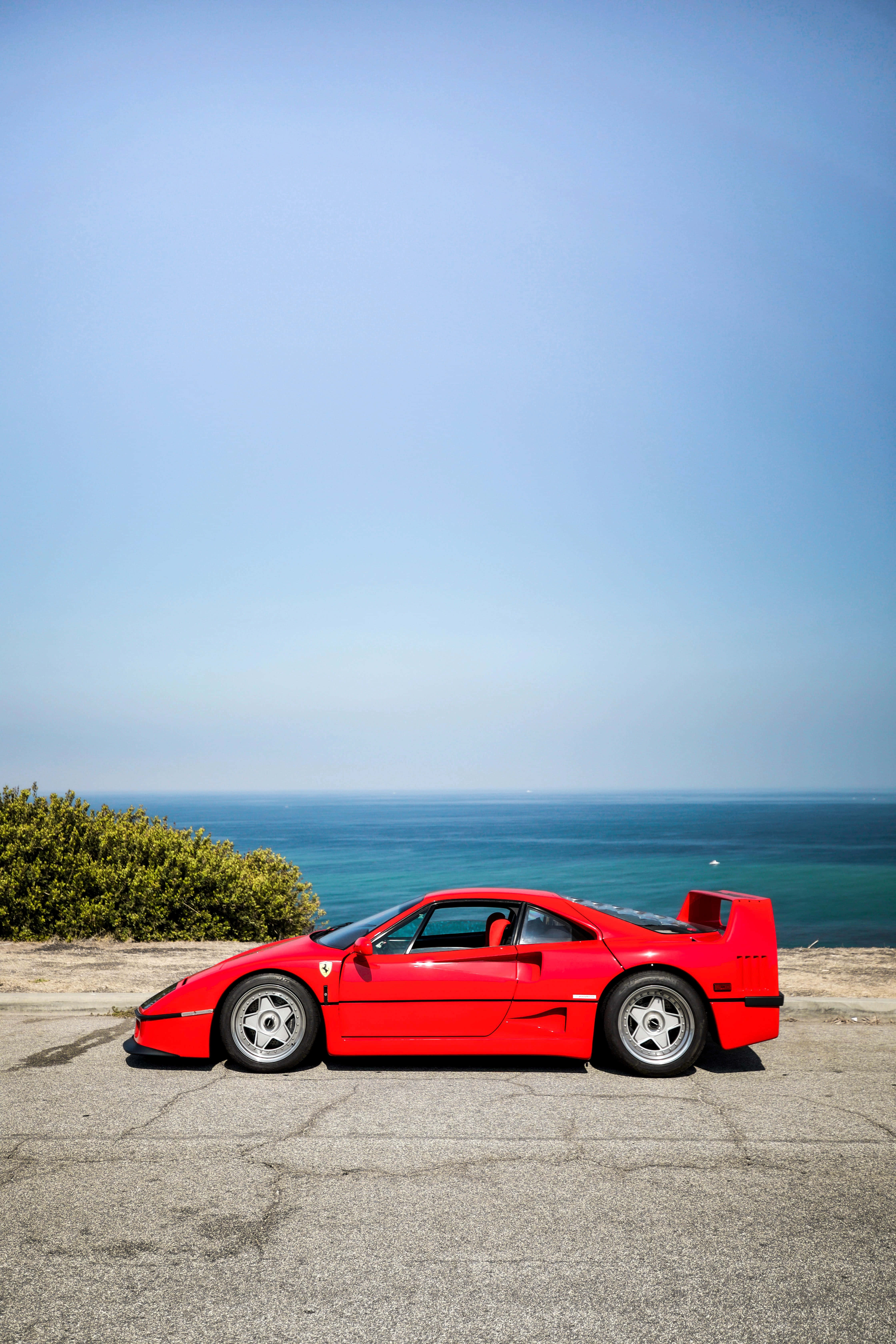 "La Elegancia Ejemplar de Ferrari en Plena Exhibición" Fondos de pantalla