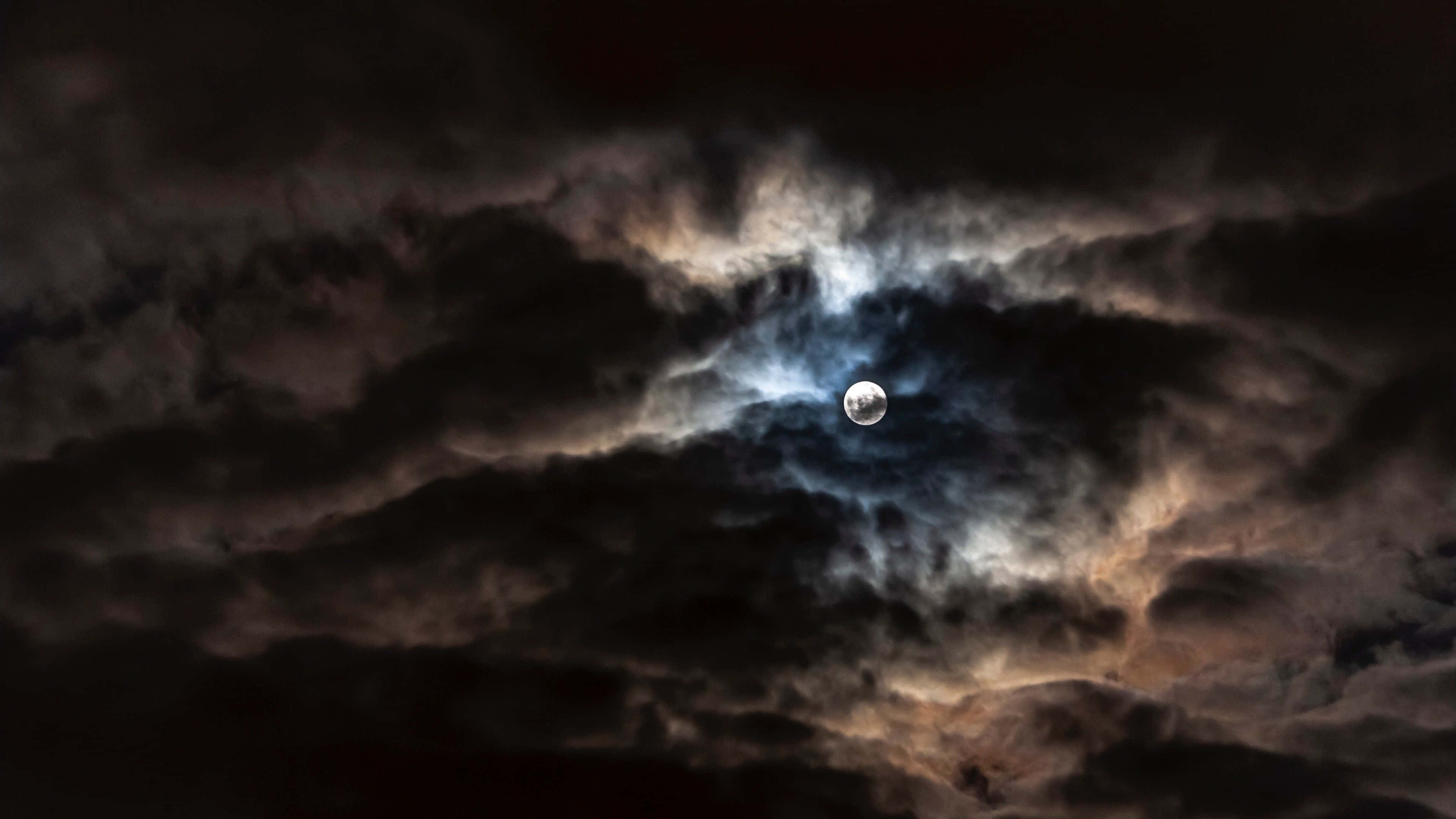 la luna se ve a través de las nubes Fondos de pantalla
