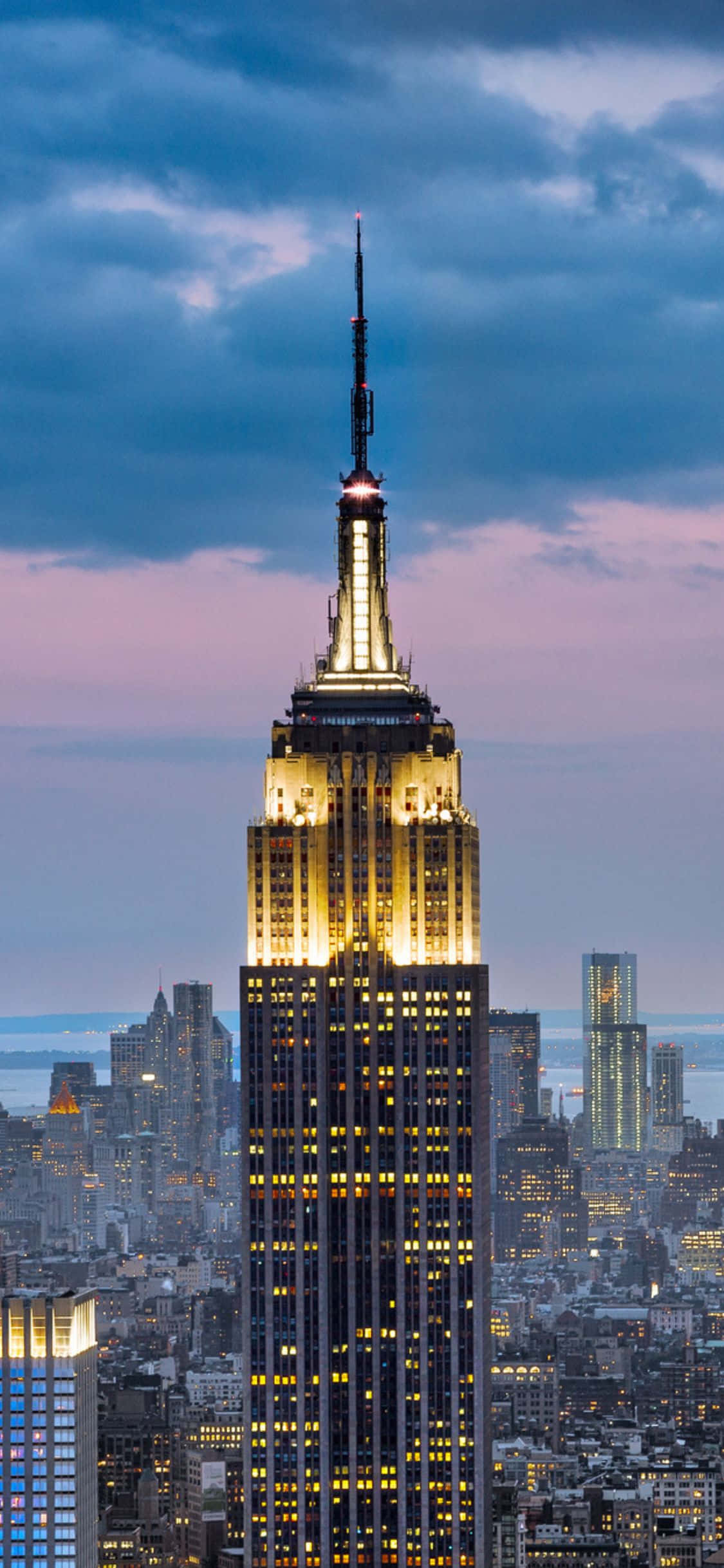 La magnífica vista del horizonte de Nueva York vista en iPhone X. Fondos de pantalla