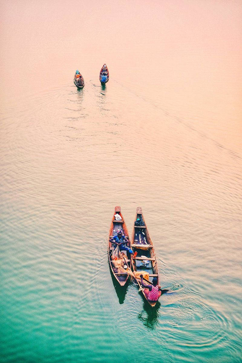 ¿La mejor forma de explorar un lago? Toma una canoa y deja que la aventura te lleve. Fondos de pantalla