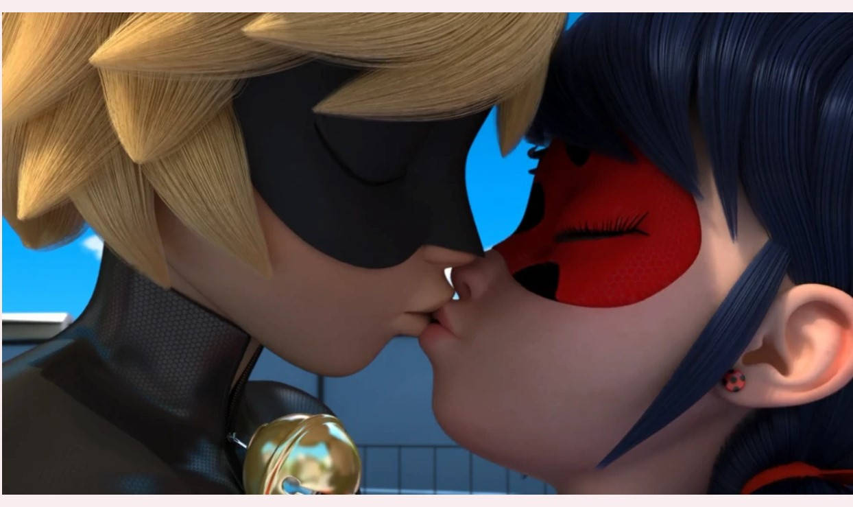 Ladybug y Cat Noir beso romántico Fondos de pantalla