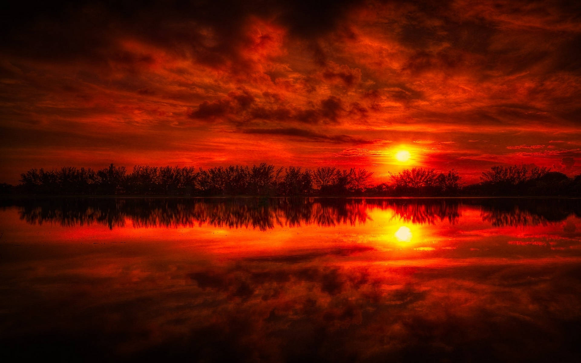 Lago con cielo de fuego rojo Fondos de pantalla